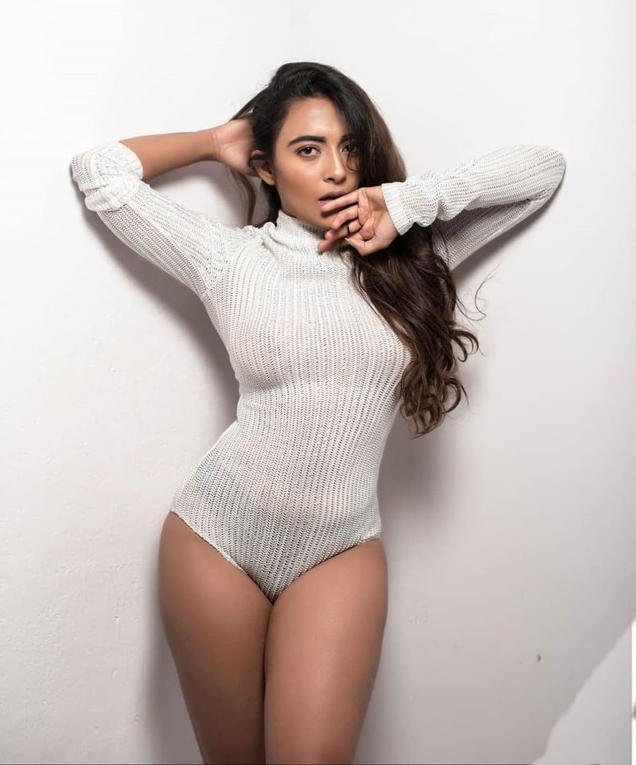 (Photo Credit : Instagram) ముంబైకి చెందిన జినాల్ జోషి అక్కడే ముంబై యూనివర్సిటీలో చదువు పూర్తి చేసింది. మాస్ మీడియాలో డిగ్రీ పూర్తి చేసిన ఈ భామ, తరువాత యాక్టింగ్ లో డిప్లామా కూడా చేసింది. (Photo Credit : Instagram) ముంబైకి చెందిన జినాల్ జోషి అక్కడే ముంబై యూనివర్సిటీలో చదువు పూర్తి చేసింది. మాస్ మీడియాలో డిగ్రీ పూర్తి చేసిన ఈ భామ, తరువాత యాక్టింగ్ లో డిప్లామా కూడా చేసింది.