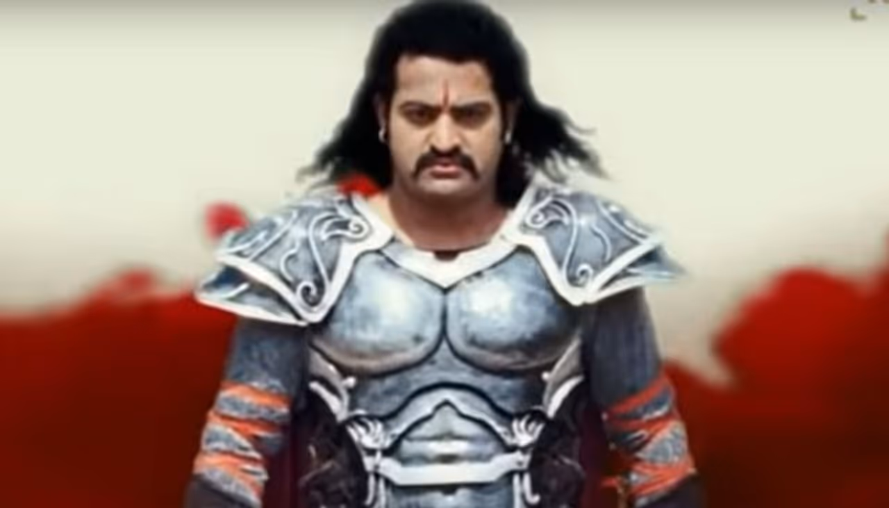 ఎన్టీఆర్ : ఎన్టీఆర్ బోయపాటి శ్రీను దర్శత్వంలో నటించిన చిత్రం దమ్ము. ఈ చిత్రంలో రూలర్ అనే సాంగ్ లో ఎన్టీఆర్ లాంగ్ హెయిర్ తో కనిపించే లుక్ అభిమానులకు సైతం రుంచించలేదు.