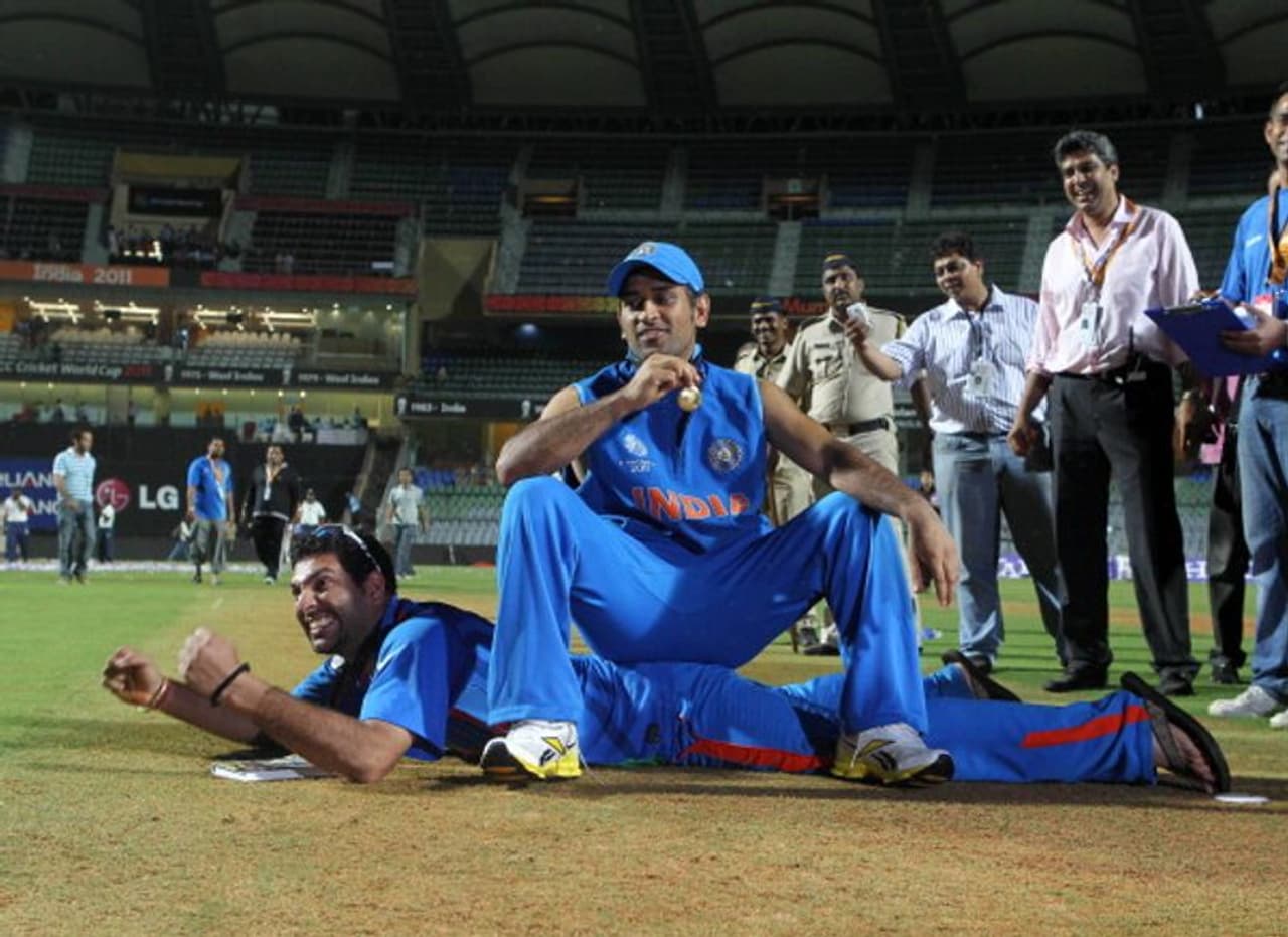 <p>భారత జట్టు తరుపున ఎన్ని మ్యాచులు ఆడినా, భారీ హిట్టర్ యువరాజ్ సింగ్‌ టాలెంట్‌కి తగినన్ని అవకాశాలు మాత్రం రాలేదు. ఎమ్మెస్ ధోనీ కెరీర్ బ్యాటింగ్, యువీ కెరీర్ బ్యాటింగ్ రెండూ పక్కపక్కనబెట్టి చూస్తే... భారత జట్టుకి మాహీ సాధించిన విజయాల కంటే యువీ అందించిన విజయాలే ఎక్కువ.</p>