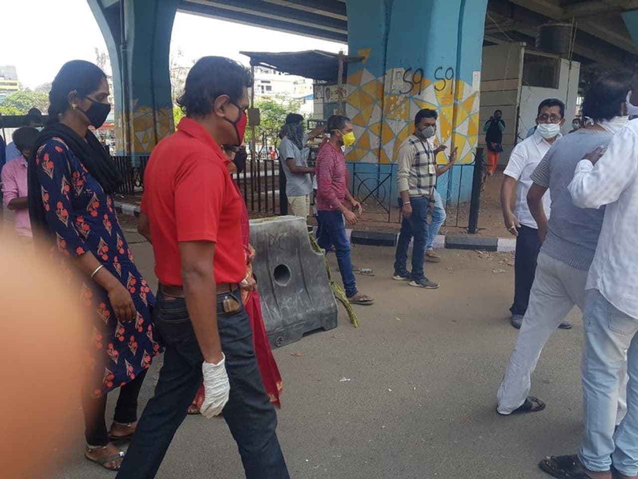 ಹಿರಿಯನಟಿ ಲೀಲಾವತಿ ಮತ್ತು ವಿನೋದ್ ರಾಜ್ ರಿಂದ ದಿನಸಿ ವಿತರಣೆ