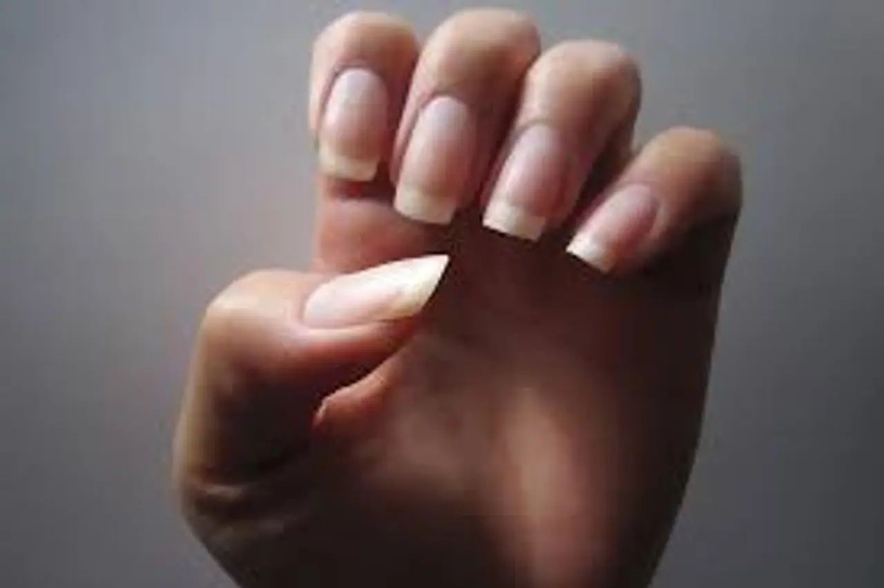 <p style="text align: justify;">ನಿಮ್ಮ ಉಗುರುಗಳು ನಿಮ್ಮ ಆರೋಗ್ಯದ ಬಗ್ಗೆ ಹೇಳಲು ಪ್ರಯತ್ನಿಸುತ್ತಿರುವ ಈ 10 ಗುಪ್ತ ವಿಷಯಗಳನ್ನು ಪರಿಶೀಲಿಸಿ.</p><p style="text align: justify;"><strong>ಕೆಂಪು ಉಗುರುಗಳು</strong><br />ನಿಮ್ಮ ಉಗುರುಗಳು ಅಸಾಧಾರಣವಾಗಿ ಕೆಂಪು ಬಣ್ಣಕ್ಕೆ ಏಕೆ ಬದಲಾಗುತ್ತಿವೆ ಎಂದು ಎಂದಾದರೂ ಯೋಚಿಸಿದ್ದೀರಾ? ಸರಿ! ನಿಮ್ಮ ಉಗುರುಗಳು ಸಾಮಾನ್ಯ ಗುಲಾಬಿ ಬಣ್ಣದಿಂದ ಡಾರ್ಕ್ ಕೆಂಪು ಬಣ್ಣಕ್ಕೆ ತಿರುಗಿದರೆ, ನಿಮಗೆ ಹೃದಯ ಕಾಯಿಲೆ ಇರಬಹುದು. ಮತ್ತು, ಈ ಕೆಂಪು ಬಣ್ಣವು ನಿಮ್ಮ ಹೊರಪೊರೆಗೆ ವಿಸ್ತರಿಸಿದರೆ, ಇದು ಲೂಪಸ್ ಎಂಬ ಸ್ವಯಂ ನಿರೋಧಕ ಕಾಯಿಲೆಯ ಸ್ಪಷ್ಟ ಸಂಕೇತವಾಗಿದೆ. ಈ ಸಮಯದಲ್ಲಿ, ನೀವು ನಿಮ್ಮನ್ನು ವೈದ್ಯರನ್ನು ಕಾಣುವುದು ಮುಖ್ಯ.. </p> <p style="text align: justify;">ನಿಮ್ಮ ಉಗುರುಗಳು ನಿಮ್ಮ ಆರೋಗ್ಯದ ಬಗ್ಗೆ ಹೇಳಲು ಪ್ರಯತ್ನಿಸುತ್ತಿರುವ ಈ 10 ಗುಪ್ತ ವಿಷಯಗಳನ್ನು ಪರಿಶೀಲಿಸಿ.</p><p style="text align: justify;"><strong>ಕೆಂಪು ಉಗುರುಗಳು</strong><br />ನಿಮ್ಮ ಉಗುರುಗಳು ಅಸಾಧಾರಣವಾಗಿ ಕೆಂಪು ಬಣ್ಣಕ್ಕೆ ಏಕೆ ಬದಲಾಗುತ್ತಿವೆ ಎಂದು ಎಂದಾದರೂ ಯೋಚಿಸಿದ್ದೀರಾ? ಸರಿ! ನಿಮ್ಮ ಉಗುರುಗಳು ಸಾಮಾನ್ಯ ಗುಲಾಬಿ ಬಣ್ಣದಿಂದ ಡಾರ್ಕ್ ಕೆಂಪು ಬಣ್ಣಕ್ಕೆ ತಿರುಗಿದರೆ, ನಿಮಗೆ ಹೃದಯ ಕಾಯಿಲೆ ಇರಬಹುದು. ಮತ್ತು, ಈ ಕೆಂಪು ಬಣ್ಣವು ನಿಮ್ಮ ಹೊರಪೊರೆಗೆ ವಿಸ್ತರಿಸಿದರೆ, ಇದು ಲೂಪಸ್ ಎಂಬ ಸ್ವಯಂ ನಿರೋಧಕ ಕಾಯಿಲೆಯ ಸ್ಪಷ್ಟ ಸಂಕೇತವಾಗಿದೆ. ಈ ಸಮಯದಲ್ಲಿ, ನೀವು ನಿಮ್ಮನ್ನು ವೈದ್ಯರನ್ನು ಕಾಣುವುದು ಮುಖ್ಯ.. </p>