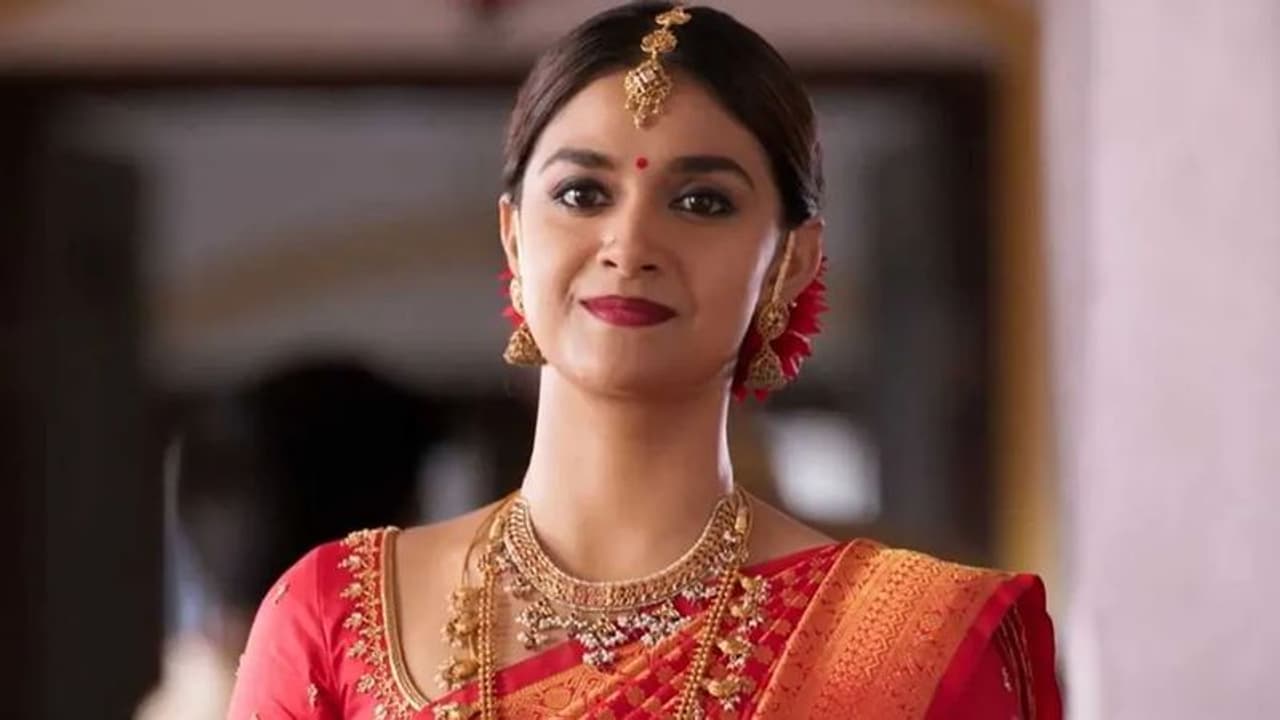 Popular south actress Keerthy Suresh is the daughter of actress Menaka and Kerala based businessman Suresh Kumar. Last year, she won the National Award for her performance in the Tamil Telugu bilingual film Mahanati. Popular south actress Keerthy Suresh is the daughter of actress Menaka and Kerala based businessman Suresh Kumar. Last year, she won the National Award for her performance in the Tamil Telugu bilingual film Mahanati.