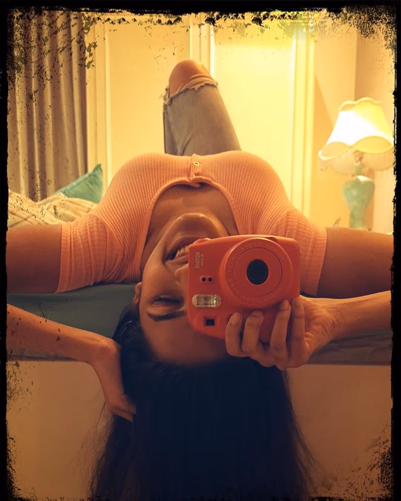 (Photo Courtesy:Instagram)మెగా డాటర్ నిహారిక పేరు చెప్పగానే ఆమె క్యూట్ లుక్స్, చలాకి తనం గుర్తుకు వస్తాయి. మొదట టివి హోస్ట్ గా తన కెరీర్ ప్రారంభించిన నిహారిక క్రమంగా నటన వైపు అడుగులు వేసింది. కానీ నటనలో నిహారికని బ్యాడ్ లక్ వెంటాడుతోంది. ఆకట్టుకునే అందం ఉంది.. నటనలో కూడా మంచి మార్కులు పడ్డాయి. కానీ సరైన సక్సెస్ మాత్రం నిహారికకు దక్కలేదు.