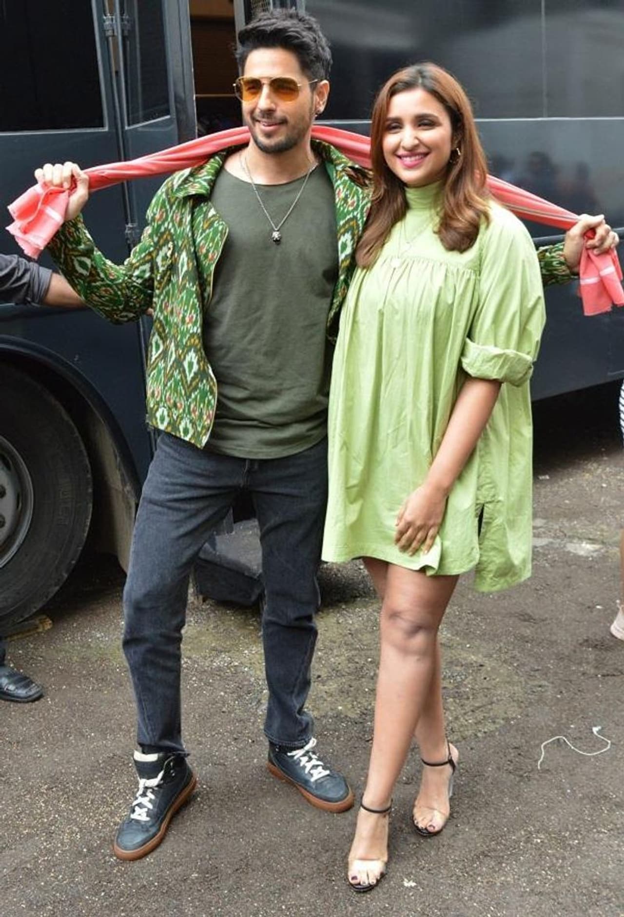 ತುಂಡು ಬಟ್ಟೆ ಧರಿಸಿ ಕಾಂಟ್ರವರ್ಸಿ ಮಾಡಿಕೊಳ್ಳುವುದರಲ್ಲಿ ಪರಿಣಿತಿ ಎತ್ತಿದ ಕೈ.