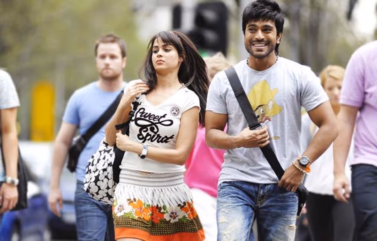 జెనీలియా: జెనీలియా రామ్ చరణ్ కు జోడిగా ఆరెంజ్ చిత్రంలో నటించించింది. ఆరెంజ్ మూవీకి మైనస్ గా మారిన అంశాలలో జెనీలియా పాత్ర ఒకటి. జెనీలియా రోల్ ని దర్శకుడు బొమ్మరిల్లు భాస్కర్ సరిగా తీర్చి దిద్దలేదు. సినిమా మొత్తం జెనీలియా నటన ఓవరాక్షన్ అనిపిస్తుంది. జెనీలియా: జెనీలియా రామ్ చరణ్ కు జోడిగా ఆరెంజ్ చిత్రంలో నటించించింది. ఆరెంజ్ మూవీకి మైనస్ గా మారిన అంశాలలో జెనీలియా పాత్ర ఒకటి. జెనీలియా రోల్ ని దర్శకుడు బొమ్మరిల్లు భాస్కర్ సరిగా తీర్చి దిద్దలేదు. సినిమా మొత్తం జెనీలియా నటన ఓవరాక్షన్ అనిపిస్తుంది.