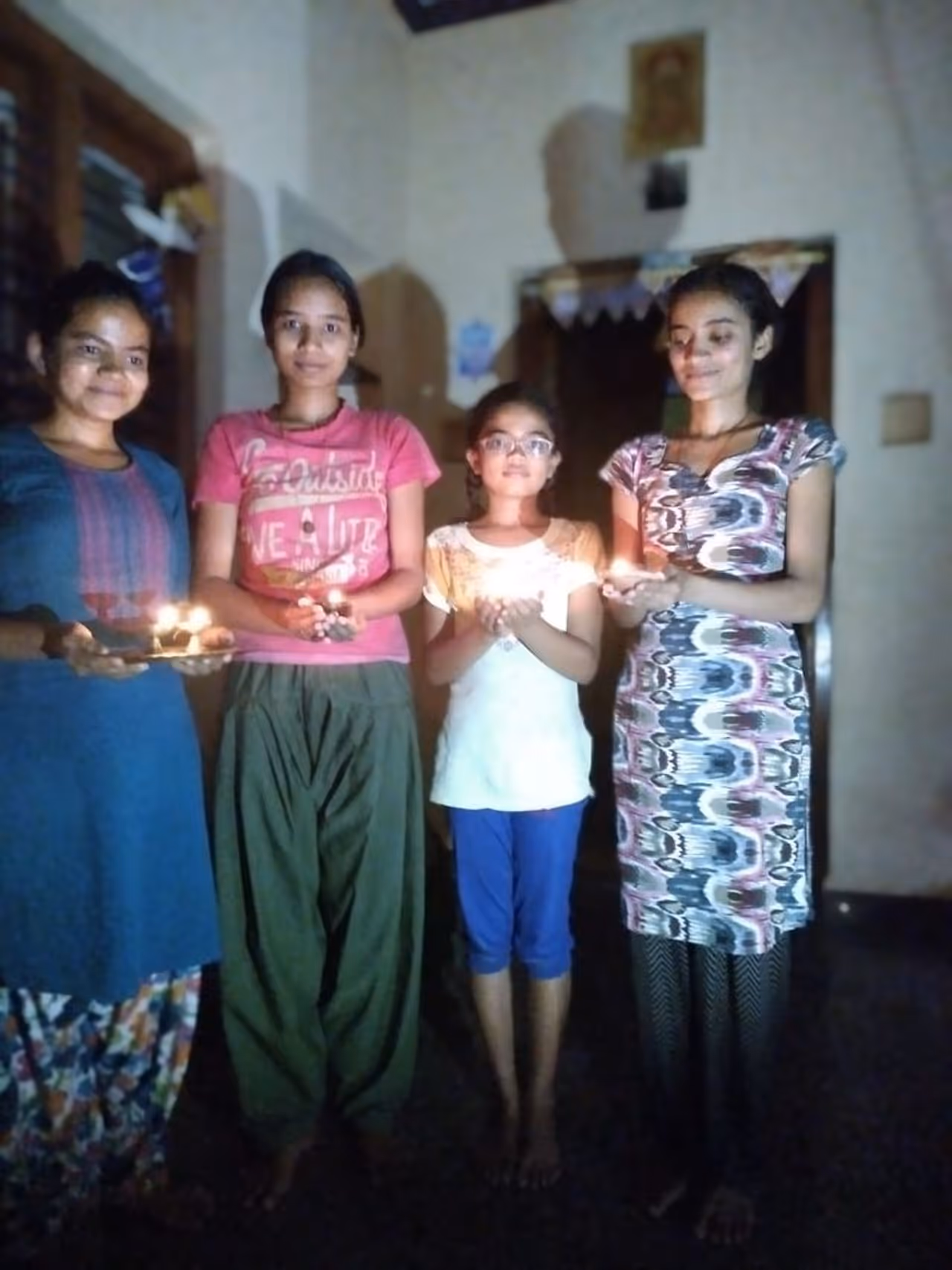 ಪ್ರೀತಿಯ ಕರೆ ಕೇಳಿ ಆತ್ಮನ ಮೊರೆ ಕೇಳಿ ನೀ ಬಂದು ನಿಂದಿಲ್ಲಿ ದೀಪ ಹಚ್ಚ || ಪ್ರೀತಿಯ ಕರೆ ಕೇಳಿ ಆತ್ಮನ ಮೊರೆ ಕೇಳಿ ನೀ ಬಂದು ನಿಂದಿಲ್ಲಿ ದೀಪ ಹಚ್ಚ ||