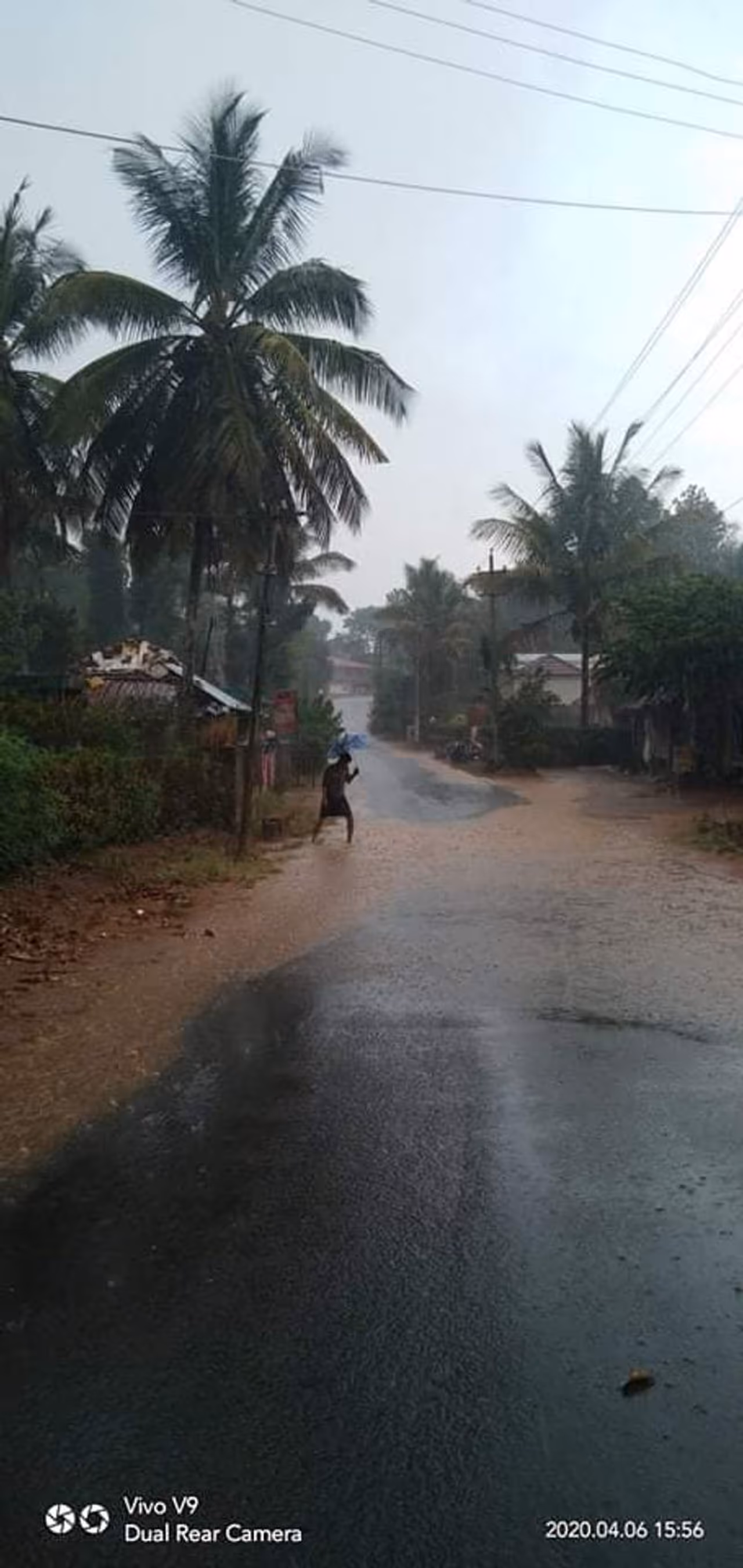 ಕೊಡಗಿನಲ್ಲಿ ಹಲವೆಡೆ ಸೋಮವಾರ ಗಾಳಿ ಮಳೆಯಾಯಿತು. ಕೊಡಗಿನಲ್ಲಿ ಹಲವೆಡೆ ಸೋಮವಾರ ಗಾಳಿ ಮಳೆಯಾಯಿತು.