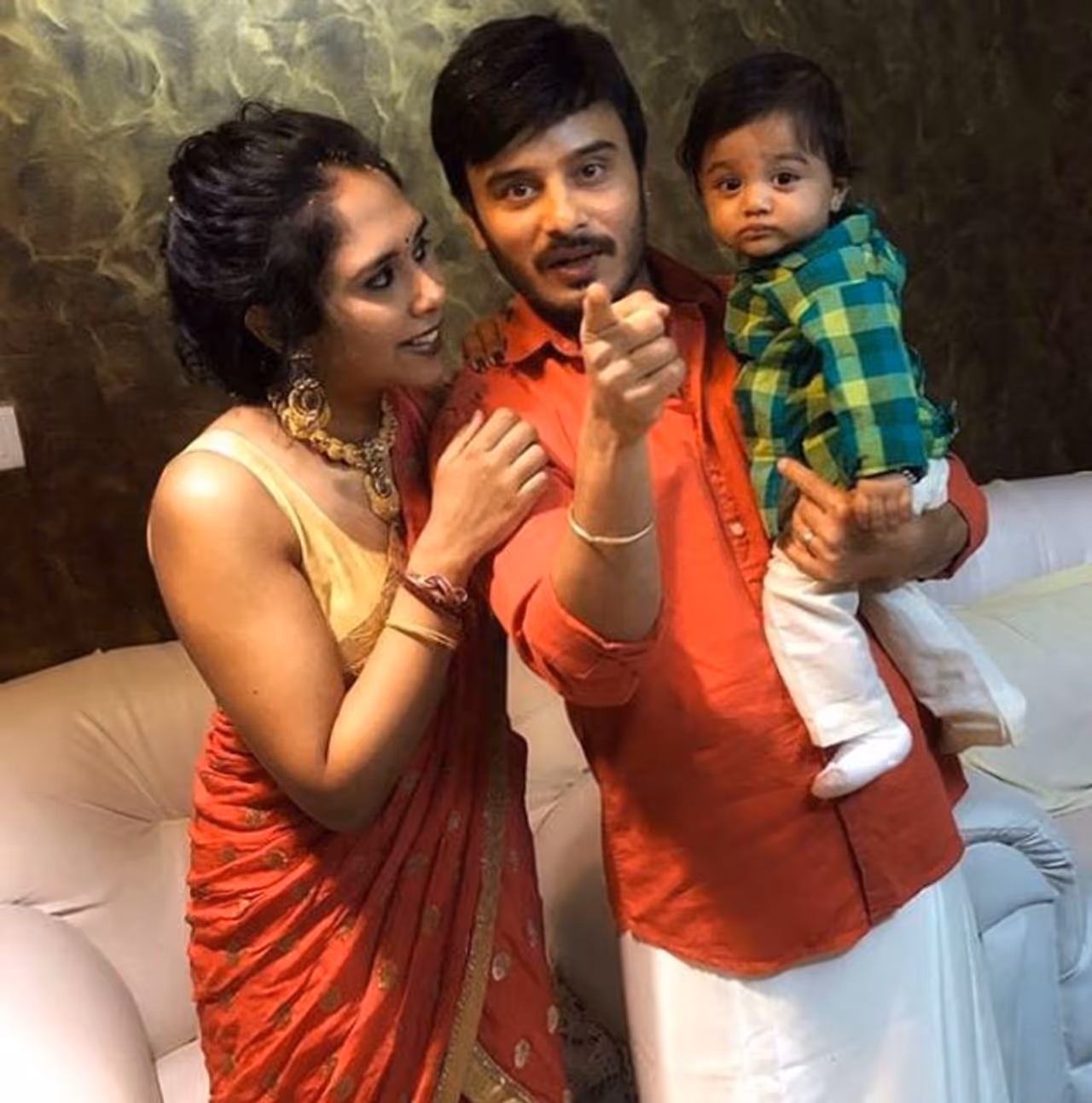 ಗಾಯಕಿ ಬಿ ಕೆ ಸುಮಿತ್ರಾ ಅವರ ಪುತ್ರ ಸುನೀಲ್ ರಾವ್. ಗಾಯಕಿ ಬಿ ಕೆ ಸುಮಿತ್ರಾ ಅವರ ಪುತ್ರ ಸುನೀಲ್ ರಾವ್.