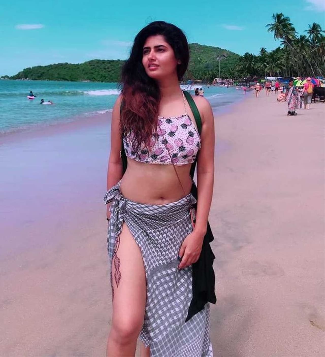 హర్యానాలోని హిందూ జాట్ ఫ్యామిలీలో జన్మించిన ఆశిమా నర్వాల్. హర్యానాలోని హిందూ జాట్ ఫ్యామిలీలో జన్మించిన ఆశిమా నర్వాల్.