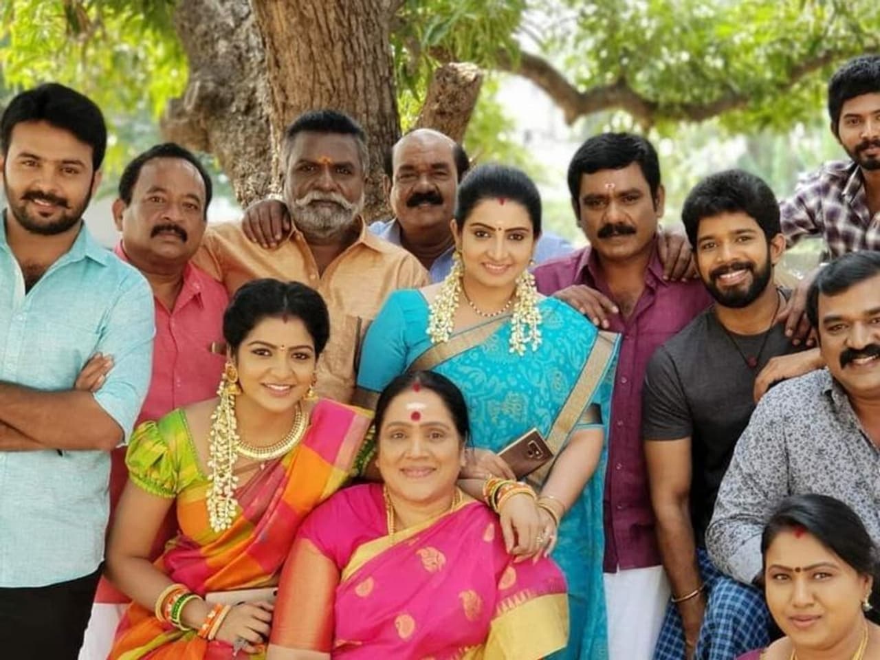 <p>விஜய் டிவி தொலைக்காட்சியில் ஒளிபரப்பாகி வரும் பாண்டியன் ஸ்டோர் சீரியலுக்கும், இதில் நடிக்கும் நடிகர்களுக்கும் ரசிகர்கள் மத்தியில் தொடர்ந்து நல்ல வரவேற்பு கிடைத்து வருகிறது.</p> <p>விஜய் டிவி தொலைக்காட்சியில் ஒளிபரப்பாகி வரும் பாண்டியன் ஸ்டோர் சீரியலுக்கும், இதில் நடிக்கும் நடிகர்களுக்கும் ரசிகர்கள் மத்தியில் தொடர்ந்து நல்ல வரவேற்பு கிடைத்து வருகிறது.</p>