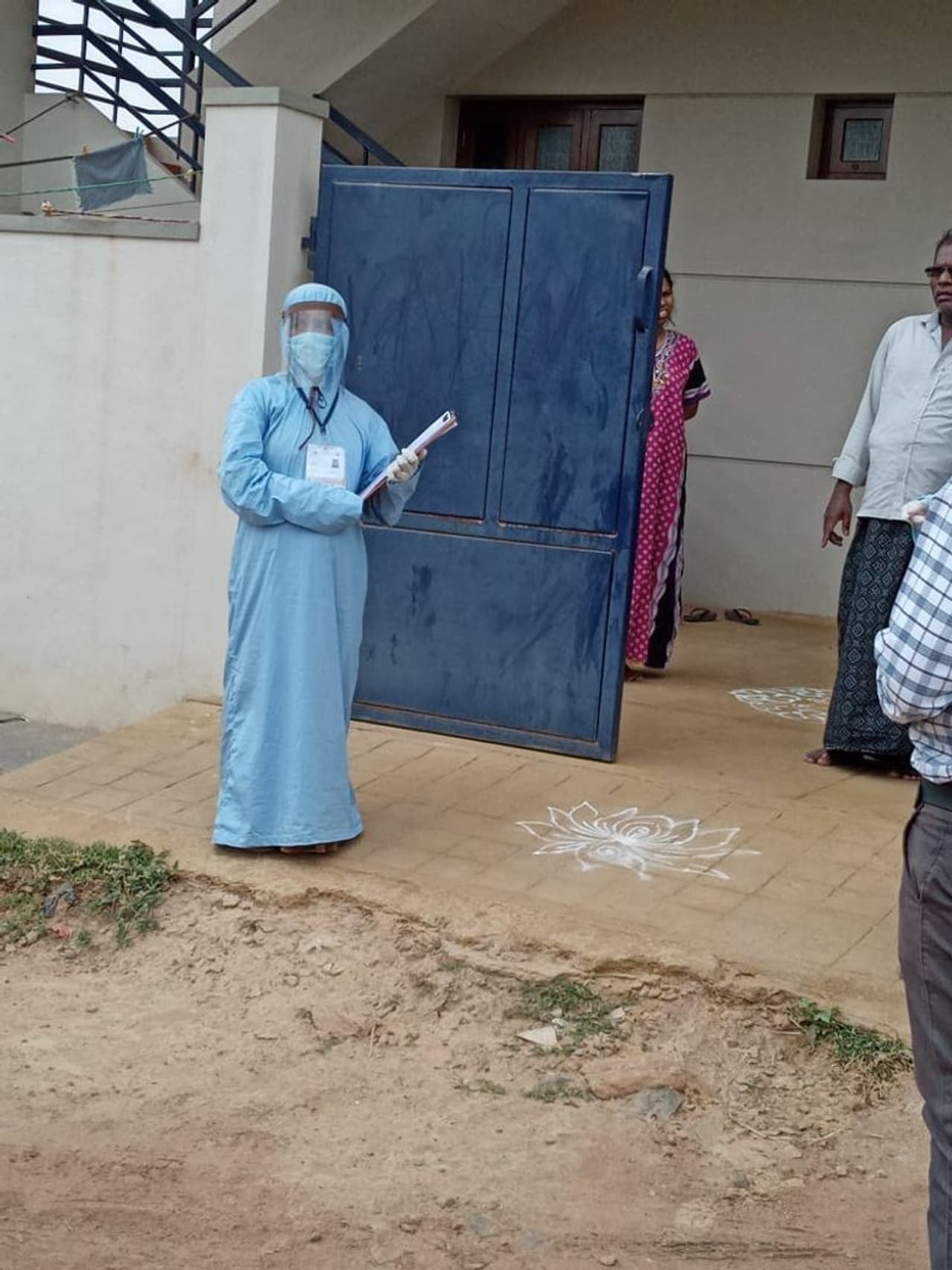 ದೆಹಲಿಯಿಂದ ಬಳ್ಳಾರಿಯ ಗುಗ್ಗರಟ್ಟಿ ಪ್ರದೇಶಕ್ಕೆ ಆಗಮಿಸಿದ್ದ 43 ವರ್ಷದ ಸೋಂಕಿತ ವ್ಯಕ್ತಿ ದೆಹಲಿಯಿಂದ ಬಳ್ಳಾರಿಯ ಗುಗ್ಗರಟ್ಟಿ ಪ್ರದೇಶಕ್ಕೆ ಆಗಮಿಸಿದ್ದ 43 ವರ್ಷದ ಸೋಂಕಿತ ವ್ಯಕ್ತಿ