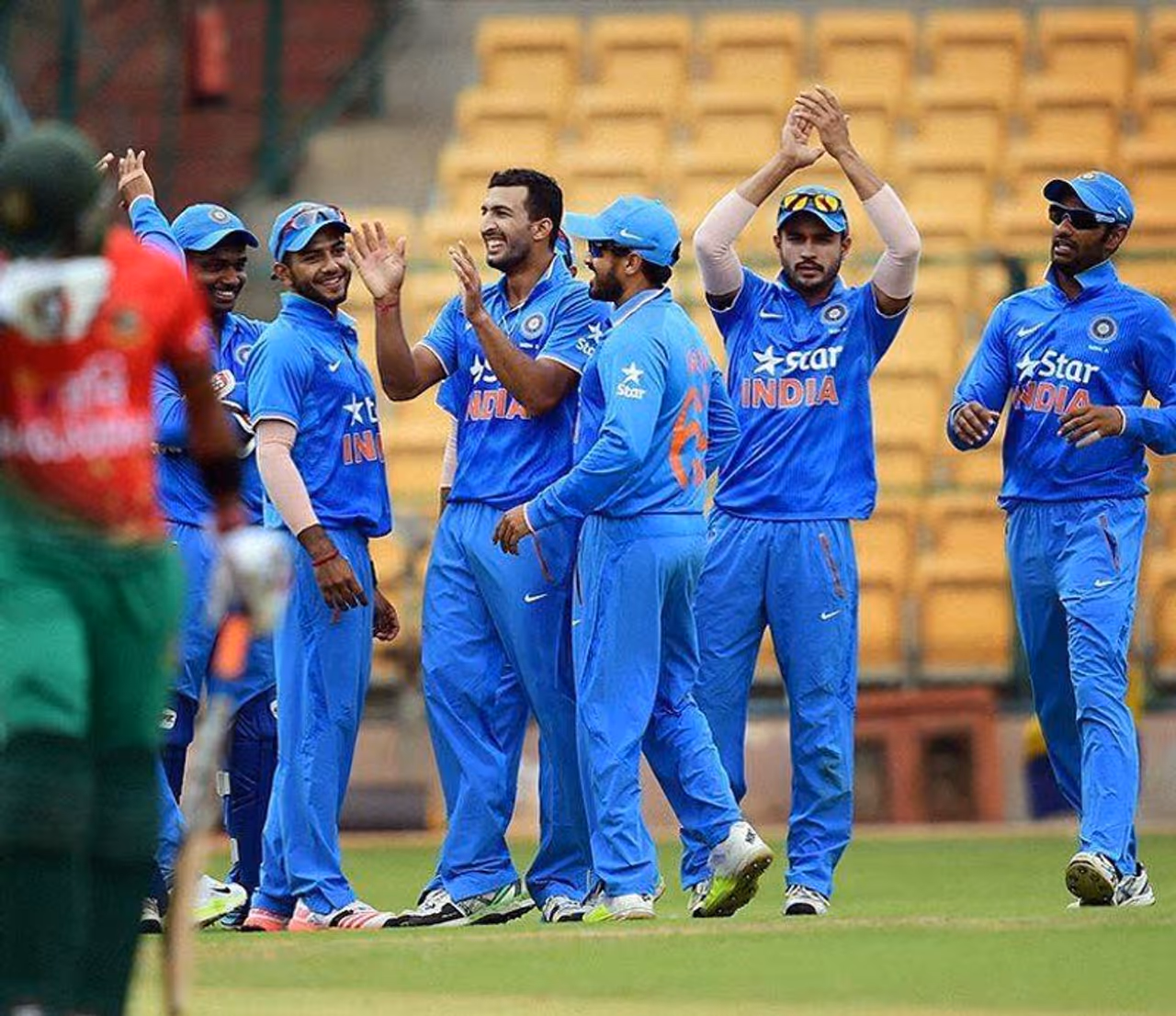 ಕೊರೋನಾ ವೈರಸ್ ಕಾರಣ 21 ದಿನಗಳ ಕಾಲ ಭಾರತ ಲಾಕ್ಡೌನ್ ಮಾಡಲಾಗಿದೆ ಕೊರೋನಾ ವೈರಸ್ ಕಾರಣ 21 ದಿನಗಳ ಕಾಲ ಭಾರತ ಲಾಕ್ಡೌನ್ ಮಾಡಲಾಗಿದೆ