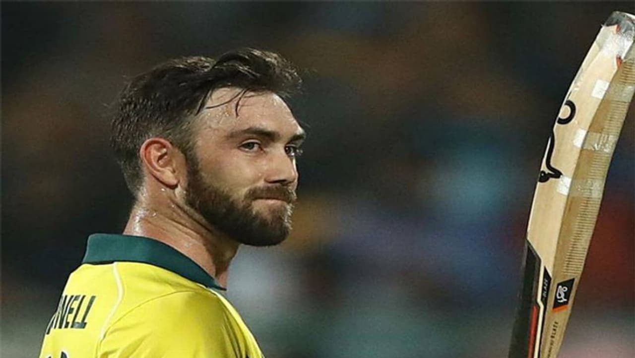 <p>ఐపీఎల్ మినీ వేలం 2021లో రాయల్ ఛాలెంజర్స్ బెంగళూరు... రూ.14.25 కోట్లు పెట్టి కొనుగోలు చేసిన ఆల్రౌండర్ గ్లెన్ మ్యాక్స్వెల్, 5 బంతులాడి కేవలం ఒకే ఒక్క పరుగు చేసి పెవిలియన్ చేరాడు...</p> <p>ఐపీఎల్ మినీ వేలం 2021లో రాయల్ ఛాలెంజర్స్ బెంగళూరు... రూ.14.25 కోట్లు పెట్టి కొనుగోలు చేసిన ఆల్రౌండర్ గ్లెన్ మ్యాక్స్వెల్, 5 బంతులాడి కేవలం ఒకే ఒక్క పరుగు చేసి పెవిలియన్ చేరాడు...</p>