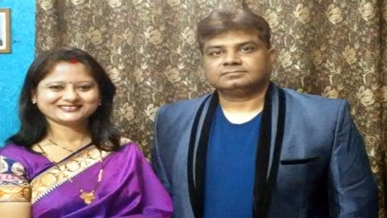 ಡಾ.ಶಿಪ್ರಾ ಧಾರ್. MBBS,MD ವಾರಣಾಸಿಯಲ್ಲಿ ನರ್ಸಿಂಗ್ ಹೋಂ ನಡೆಸುತ್ತಿದ್ದಾರೆ. ಶಿ.ಶಿಪ್ರಾ ಅವರ ಈ ಕೆಲಸದಲ್ಲಿ ಬೆಂಬಲ ನೀಡುತ್ತಾರೆ ಅವರ ಪತಿ ಡಾ.ಎಂ.ಕೆ.ಶ್ರೀವಾಸ್ತವ ಕೂಡ.