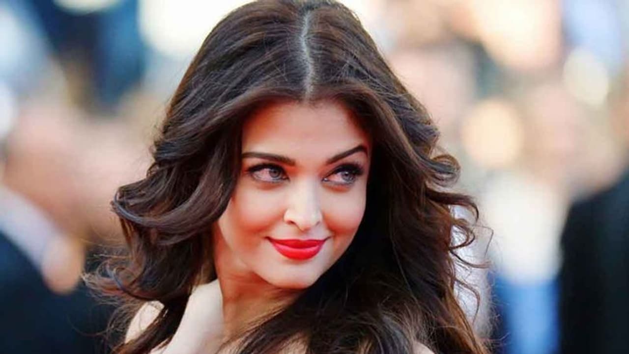 <p>This is a major throwback tale when Aishwarya Rai had just started her Bollywood career. It was the time when she was flying high with the success of her film Josh featuring Shah Rukh Khan.</p> <p>This is a major throwback tale when Aishwarya Rai had just started her Bollywood career. It was the time when she was flying high with the success of her film Josh featuring Shah Rukh Khan.</p>