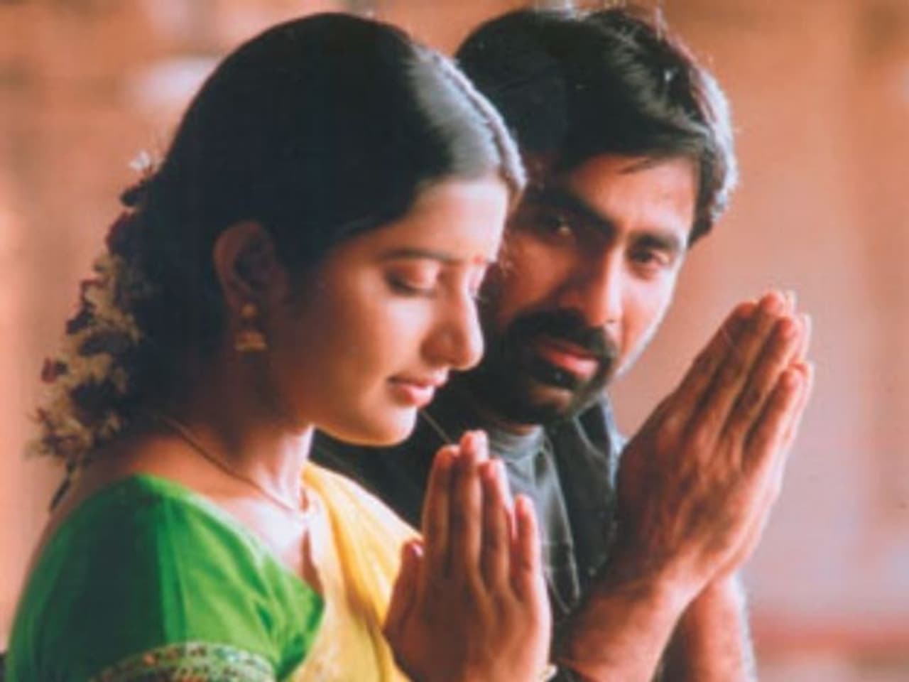 భద్ర : అల్లు అర్జున్ తన కెరీర్ లో వదిలేసిన ఫస్ట్ బ్లాక్ బస్టర్ మూవీ. బోయపాటి దర్శత్వంలో ఈ చిత్రంలో రవితేజ నటించగా ఘనవిజయం సాధించింది. భద్ర : అల్లు అర్జున్ తన కెరీర్ లో వదిలేసిన ఫస్ట్ బ్లాక్ బస్టర్ మూవీ. బోయపాటి దర్శత్వంలో ఈ చిత్రంలో రవితేజ నటించగా ఘనవిజయం సాధించింది. 