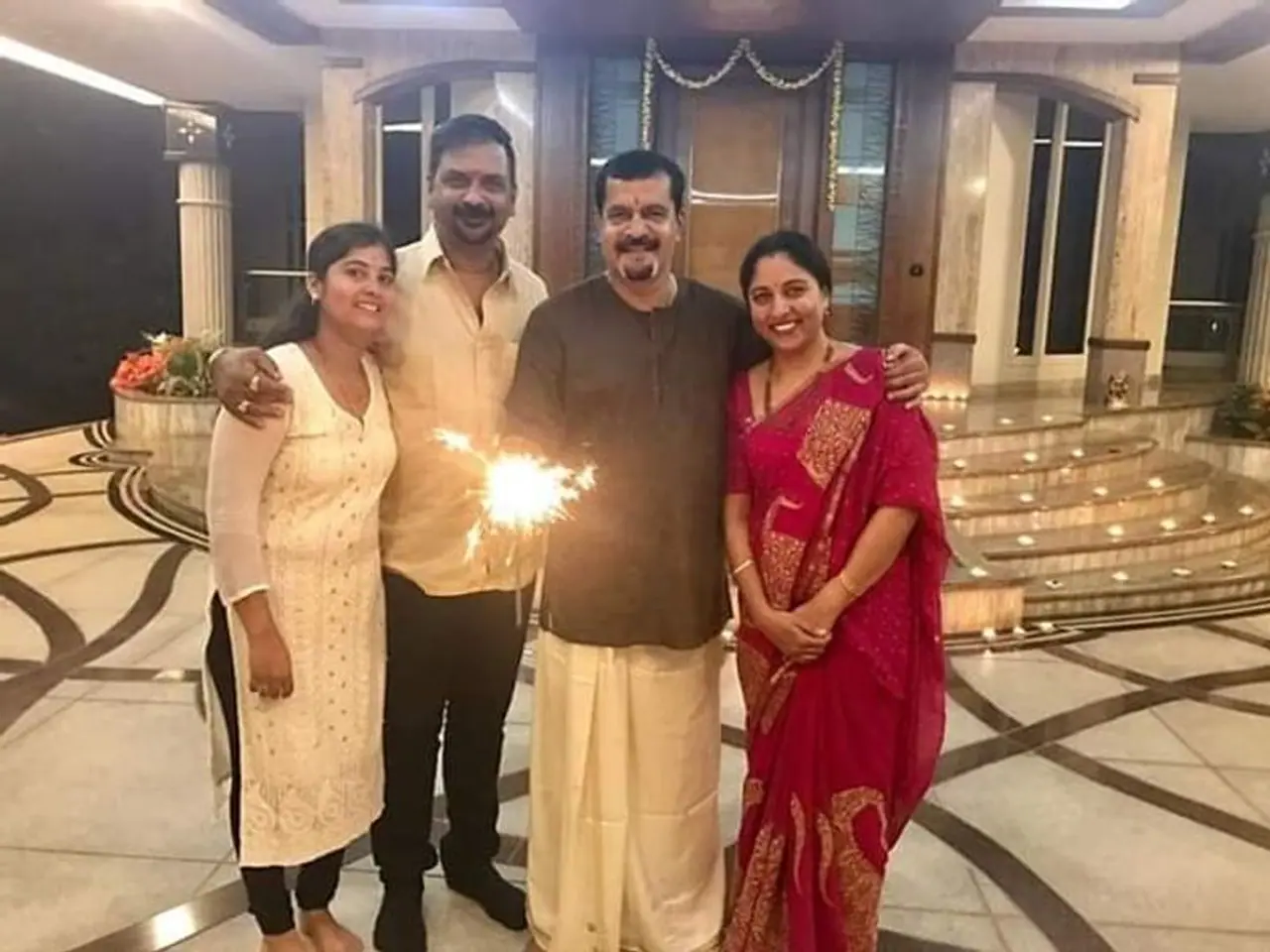 ಸಾಮಾಜಿಕ ಜಾಲತಾಣಗಳಲ್ಲಿ ಮುತ್ತಪ್ಪ ರೈ ಆರೋಗ್ಯದಲ್ಲಿ ಏರುಪೇರಾಗಿದೆ ಎಂಬಂತಹ ಸುಳ್ಳು ಸುದ್ದಿಗಳು ಹರಿದಾಡುತ್ತಿದ್ದವು. ಸಾಮಾಜಿಕ ಜಾಲತಾಣಗಳಲ್ಲಿ ಮುತ್ತಪ್ಪ ರೈ ಆರೋಗ್ಯದಲ್ಲಿ ಏರುಪೇರಾಗಿದೆ ಎಂಬಂತಹ ಸುಳ್ಳು ಸುದ್ದಿಗಳು ಹರಿದಾಡುತ್ತಿದ್ದವು.