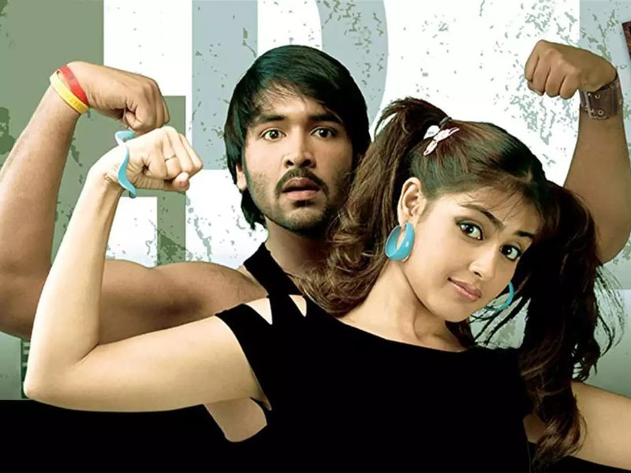 మోహన్ బాబు వారసుడిగా మంచు విష్ణు 2003లో నటుడిగా పరిచయం అయ్యాడు. కానీ విష్ణుకి ఫస్ట్ బ్రేక్ లభించింది మాత్రం 2007లో. శ్రీనువైట్ల దర్శకత్వంలో తెరకెక్కిన ఢీ చిత్రంతో మంచు విష్ణు ఘనవిజయం సొంతం చేసుకున్నాడు. ఈ చిత్రంలో విష్ణుకి జోడిగా అందాల మెరుపు తీగ జెనీలియా నటించింది. మోహన్ బాబు వారసుడిగా మంచు విష్ణు 2003లో నటుడిగా పరిచయం అయ్యాడు. కానీ విష్ణుకి ఫస్ట్ బ్రేక్ లభించింది మాత్రం 2007లో. శ్రీనువైట్ల దర్శకత్వంలో తెరకెక్కిన ఢీ చిత్రంతో మంచు విష్ణు ఘనవిజయం సొంతం చేసుకున్నాడు. ఈ చిత్రంలో విష్ణుకి జోడిగా అందాల మెరుపు తీగ జెనీలియా నటించింది. 