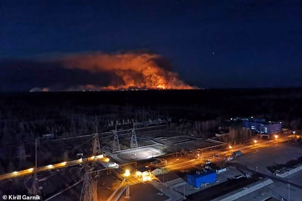 ചൊര്ണോബിലില് 30 വര്ഷമായി ഉപയോഗശൂന്യമായ ഇവിടം ഇന്ന് നിയന്ത്രണങ്ങളോടെ വിനോദസഞ്ചാരികള്ക്കായി തുറന്ന് കൊടുത്തിരുന്നു. ചൊര്ണോബിലില് 30 വര്ഷമായി ഉപയോഗശൂന്യമായ ഇവിടം ഇന്ന് നിയന്ത്രണങ്ങളോടെ വിനോദസഞ്ചാരികള്ക്കായി തുറന്ന് കൊടുത്തിരുന്നു. 