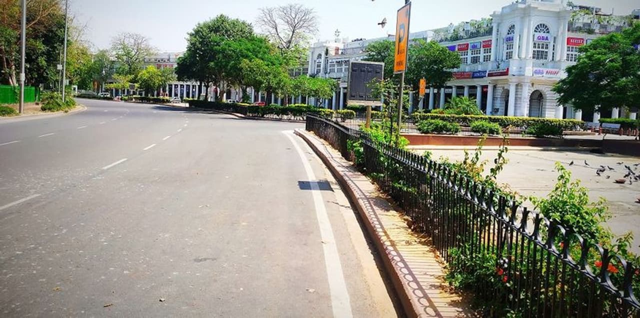 രാജ്യത്ത് കൊവിഡ് ബാധിച്ചവരുടെ എണ്ണം 12,370 ആയി. ഇതുവരെ കൊവിഡ് ബാധിച്ച് മരിച്ചത് 422 പേരാണ്. ഓരോ ദിവസവും ആയിരത്തിന് മുകളിൽ ആളുകൾക്കാണ് രാജ്യത്ത് കൊവിഡ് രോഗം ബാധിക്കുന്നത്. കൂടുതൽ പരിശോധനകൾ വേണമെന്ന് ഐസിഎംആര് ആവശ്യപ്പെടുന്നുണ്ട്. രാജ്യത്ത് കൊവിഡ് ബാധിച്ചവരുടെ എണ്ണം 12,370 ആയി. ഇതുവരെ കൊവിഡ് ബാധിച്ച് മരിച്ചത് 422 പേരാണ്. ഓരോ ദിവസവും ആയിരത്തിന് മുകളിൽ ആളുകൾക്കാണ് രാജ്യത്ത് കൊവിഡ് രോഗം ബാധിക്കുന്നത്. കൂടുതൽ പരിശോധനകൾ വേണമെന്ന് ഐസിഎംആര് ആവശ്യപ്പെടുന്നുണ്ട്. 