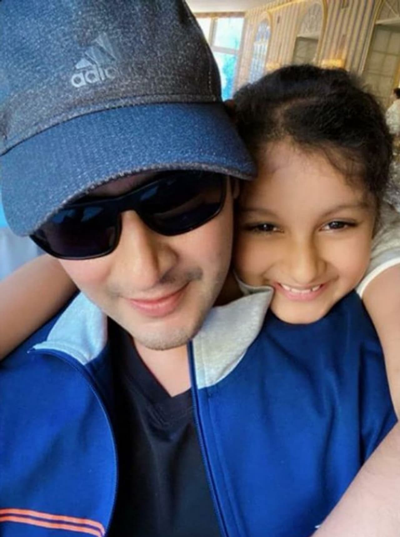 <p>ಸಿತಾರಾ ತೆಲುಗು ಸೂಪರ್ ಸ್ಟಾರ್ ಮಹೇಶ್ ಬಾಬು ಮತ್ತು ನಟಿ ನಮ್ರತಾ ಶಿರೋಡ್ಕರ್ ಮಗಳು.</p> <p>ಸಿತಾರಾ ತೆಲುಗು ಸೂಪರ್ ಸ್ಟಾರ್ ಮಹೇಶ್ ಬಾಬು ಮತ್ತು ನಟಿ ನಮ್ರತಾ ಶಿರೋಡ್ಕರ್ ಮಗಳು.</p>