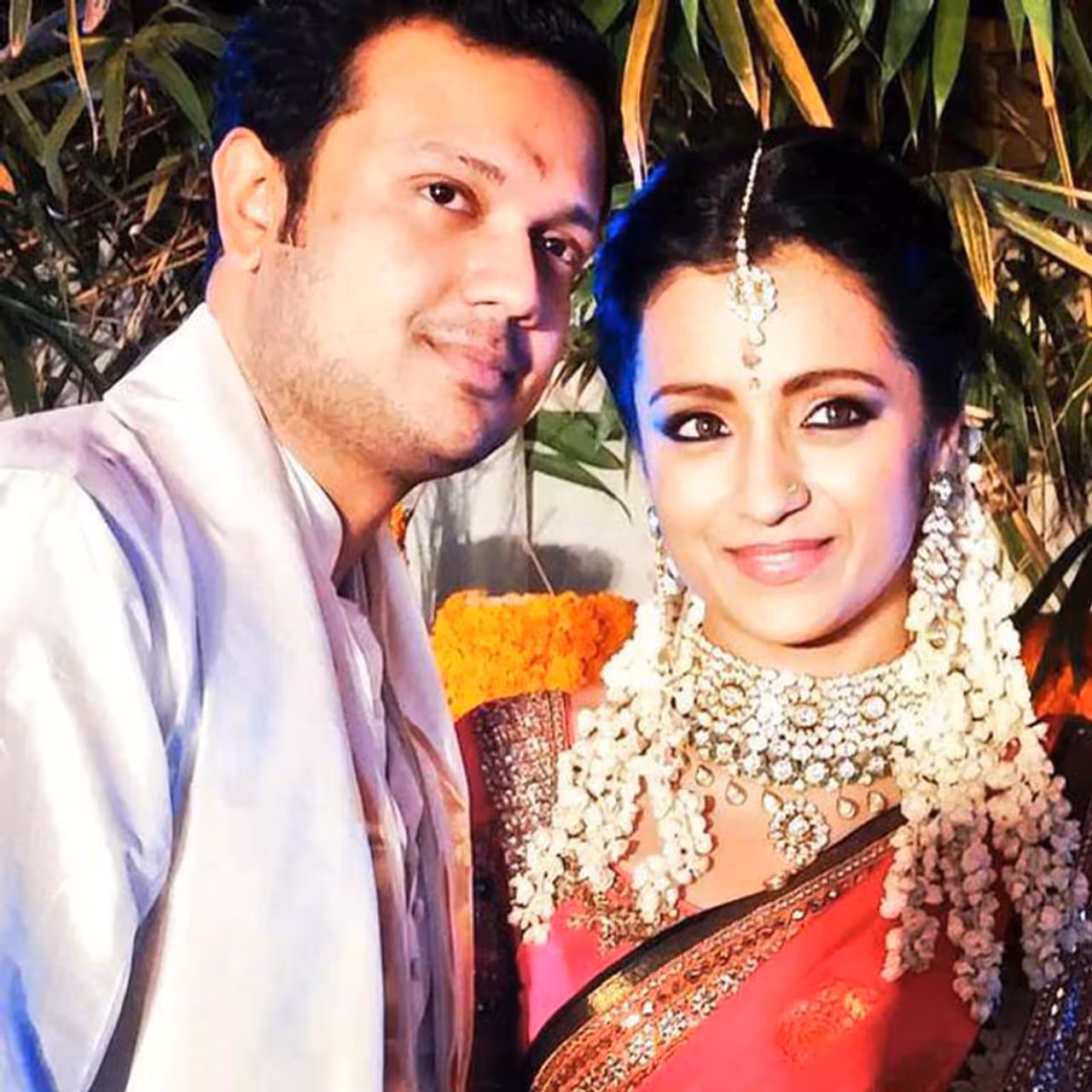 సౌత్ లో త్రిష తిరుగులేని హీరోయిన్. దాదాపు ఒకటిన్నర దశాబ్దానికిపైగా త్రిష సౌత్ లో స్టార్ హీరోయిన్ గా కొనసాగుతోంది. త్రిష ఇప్పటికి బడా హీరోల సరసన అవకాశాలు అందుకుంటోంది. త్రిష తన కెరీర్ లో చిరంజీవి, రజినీకాంత్, వెంకటేష్, నాగార్జున, పవన్ కళ్యాణ్, మహేష్, ఎన్టీఆర్, ప్రభాస్&nbsp; లాంటి స్టార్స్ అందరితో రొమాన్స్ చేసింది.&nbsp;