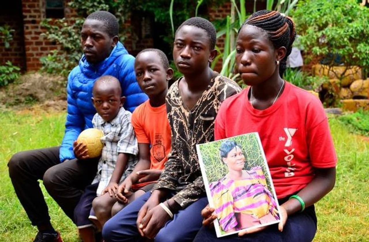 ವಿಶ್ವದ ಹಲವಾರು ರಾಷ್ಟ್ರಗಳಲ್ಲಿ ಲಾಕ್‌ಡೌನ್ ಘೋಷಿಸಲಾಗಿದೆ. ಹೀಗಿರುವಾಗ ಜನರಿಗೆ ಸಾಮಾಜಿಕ ಅಂತರ ಕಾಪಾಡಿಕೊಳ್ಳುಂತೆಯೂ ಮನವಿ ಮಾಡಿಕೊಳ್ಳಲಾಗುತ್ತಿದೆ. ಕೊರೋನಾ ಹರಡುವ ಭೀತಿಯಿಂದ ಜನರನ್ನು ಅವರ ಕುಟುಂಬದಿಂದ ದೂರ ಕ್ವಾರಂಟೈನ್ ಕೇಂದ್ರಗಳಲ್ಲಿ ಇರಿಸಲಾಗುತ್ತಿದೆ. ಈ ಮೂಲಕ ಸೋಂಕು ತಡೆಗಟ್ಟಲು ಯತ್ನಿಸಲಾಗುತ್ತಿದೆ.