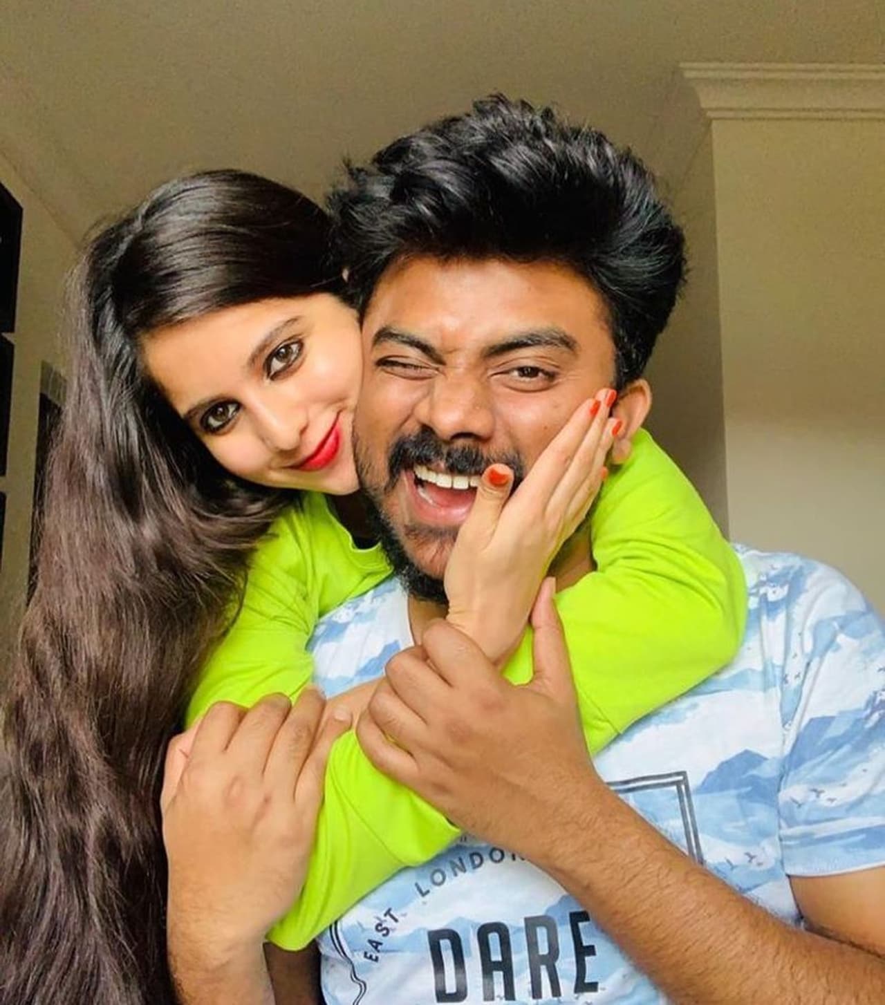 <p>ಚಂದನ್ ಶೆಟ್ಟಿ ಮತ್ತು ಬಾರ್ಬಿ ಡಾಲ್ ನಿವೇದಿತಾ ಗೌಡ ದಾಂಪತ್ಯ ಜೀವನಕ್ಕೆ ಕಾಲಿಟ್ಟ ನಂತರ ಗುಡ್ ನ್ಯೂಸ್‌ ನೀಡಿದ್ದಾರೆ.</p>