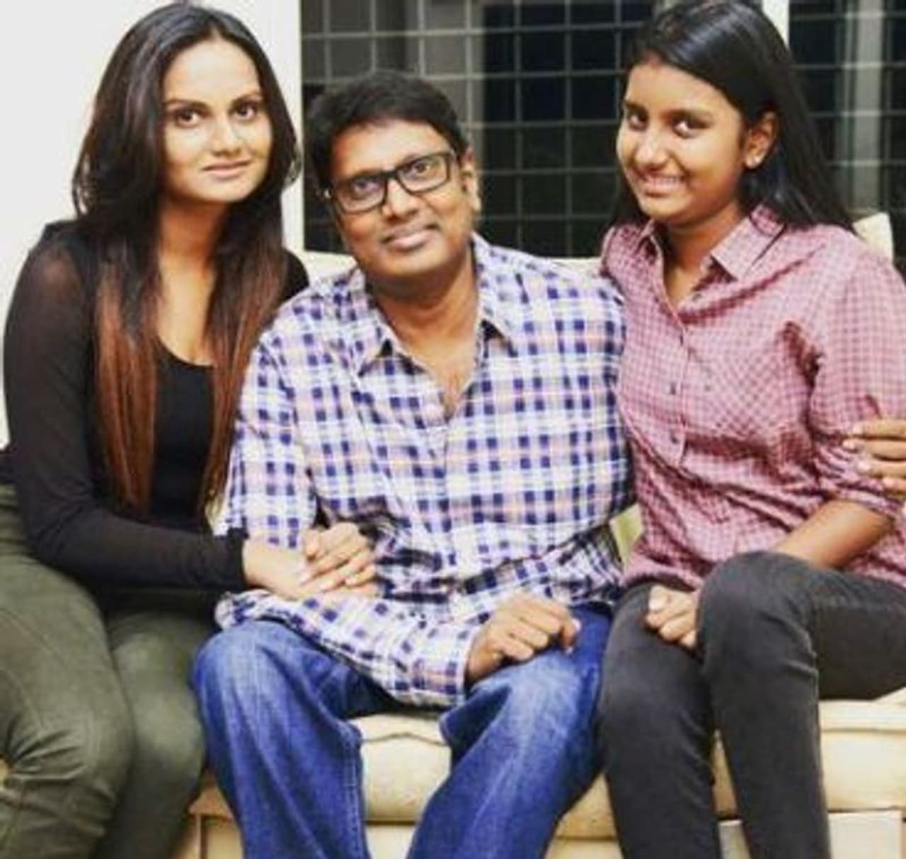 <p>నీలిమ, యుక్త&nbsp;: వీరిద్దరూ&nbsp;క్రేజీ డైరెక్టర్ గుణశేఖర్&nbsp;కుమార్తెలు. గుణశేఖర్&nbsp;పెద్ద కుమార్తె నీలిమ రుద్రమ దేవి చిత్రానికి నిర్మాణ పనులు చూసుకున్నారు. ఇక చిన్న కుమార్తె యుక్త&nbsp;స్టూడెంట్ గా అత్యుత్తమ ప్రతిభ చాటుతోంది. ఇటీవల యుక్త స్కూల్ ఫస్ట్ వచ్చిన విషయాన్ని గుణశేఖర్ అభిమానులతో పంచుకున్నారు.&nbsp;</p>