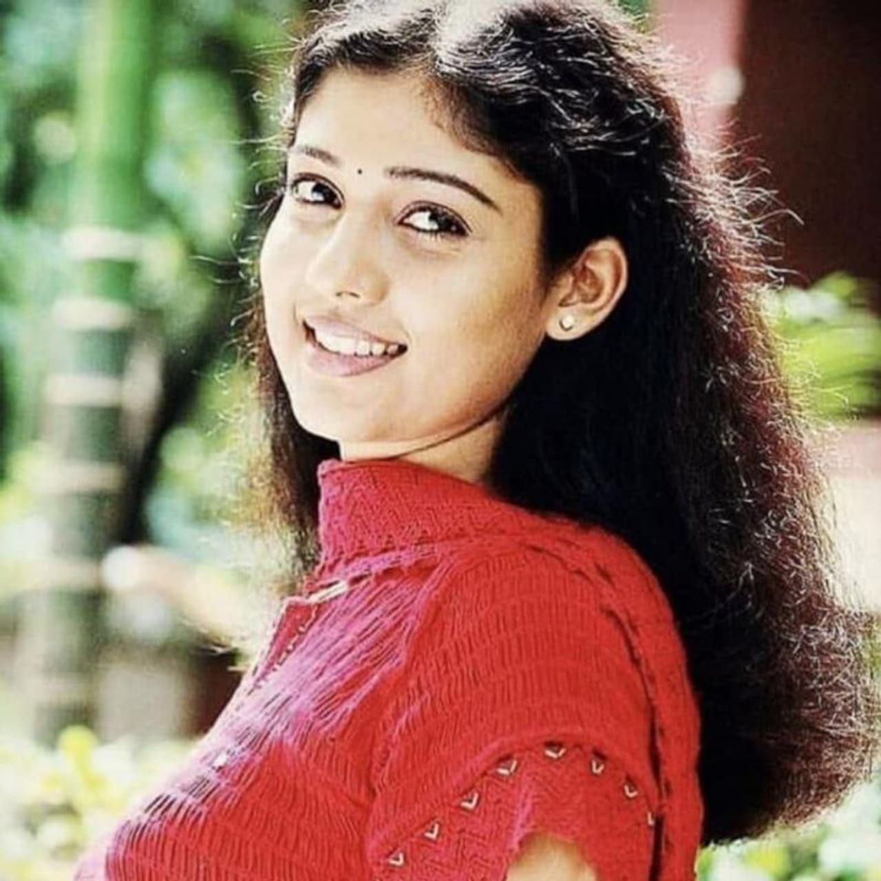 <p>.Nayanthara was a presenter on Malayalam television before entering the glamorous world of cinema</p><p> </p> <p>.Nayanthara was a presenter on Malayalam television before entering the glamorous world of cinema</p><p> </p>