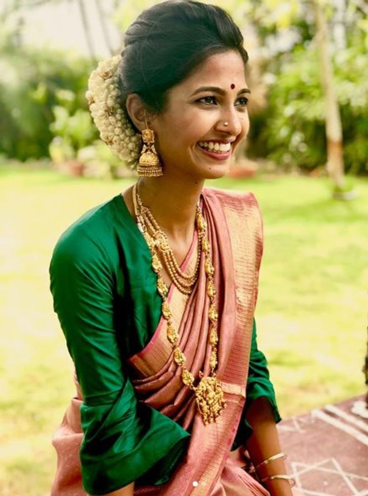 <p>தும்பா படத்திலன் மூலம் தமிழ் சினிமாவில் கதாநாயகியாக அறிமுகமானவர் கீர்த்தி பாண்டியன்.</p> <p>தும்பா படத்திலன் மூலம் தமிழ் சினிமாவில் கதாநாயகியாக அறிமுகமானவர் கீர்த்தி பாண்டியன்.</p>