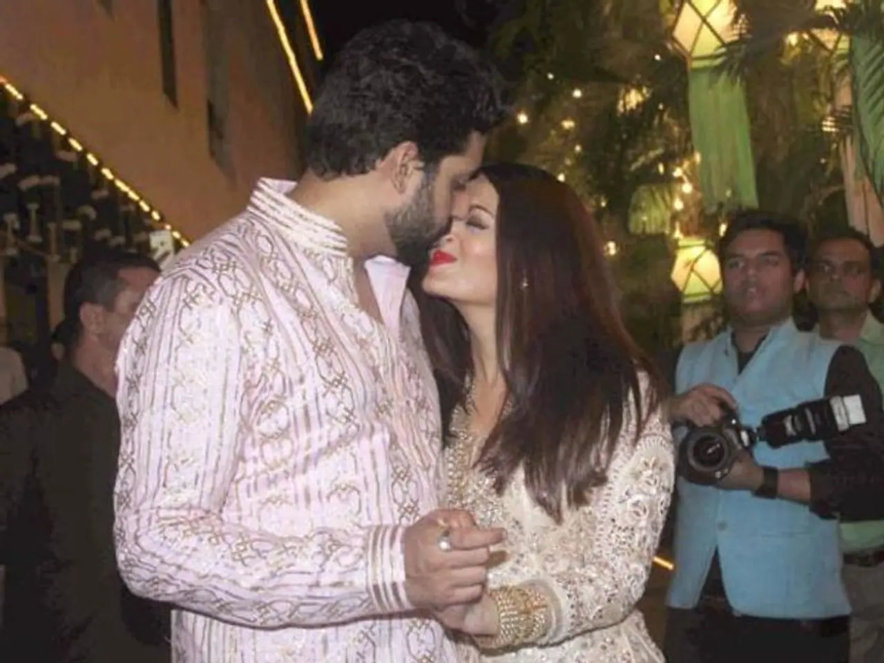 <p>అభిషేక్‌ బచ్చన్‌, ఐశ్వర్య రాయ్‌ల 13వ వివాహ వార్షికోత్సవం</p>