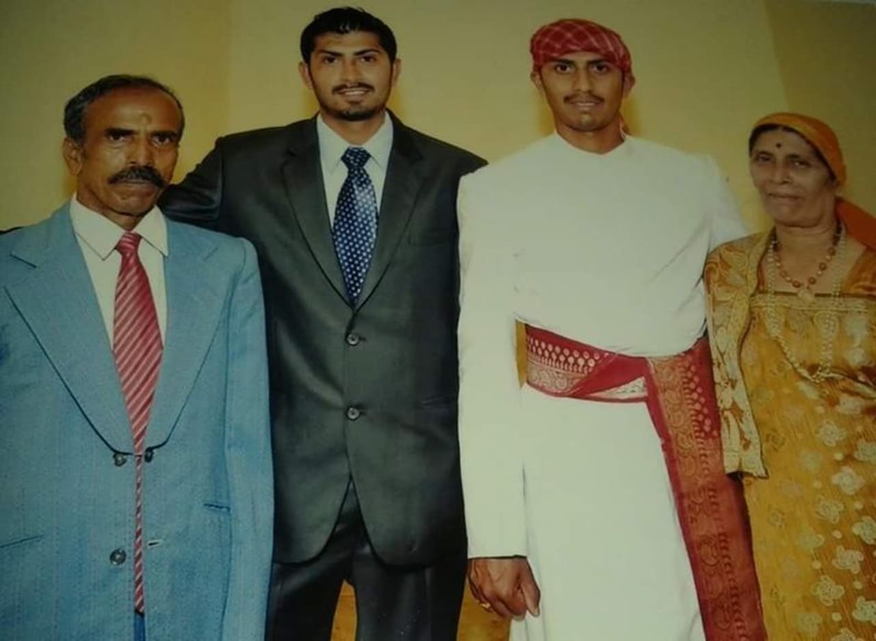 <p>ಲಾಕ್ಡೌನ್ ಪರಿಣಾಮದಿಂದಾಗಿ ತಾಯಿಯ ಅಂತ್ಯ ಸಂಸ್ಕಾರಕ್ಕೂ ಬರಲಾಗದೆ ಕೊಡಗಿನ ಯೋಧ ನೂತನ್ ಜೋಯಪ್ಪ ನೋವಿನ ನಡುವೆ ದೇಶ ಕಾಯುವಲ್ಲಿ ನಿರತನಾಗಿದ್ದಾರೆ.</p> <p>ಲಾಕ್ಡೌನ್ ಪರಿಣಾಮದಿಂದಾಗಿ ತಾಯಿಯ ಅಂತ್ಯ ಸಂಸ್ಕಾರಕ್ಕೂ ಬರಲಾಗದೆ ಕೊಡಗಿನ ಯೋಧ ನೂತನ್ ಜೋಯಪ್ಪ ನೋವಿನ ನಡುವೆ ದೇಶ ಕಾಯುವಲ್ಲಿ ನಿರತನಾಗಿದ್ದಾರೆ.</p>