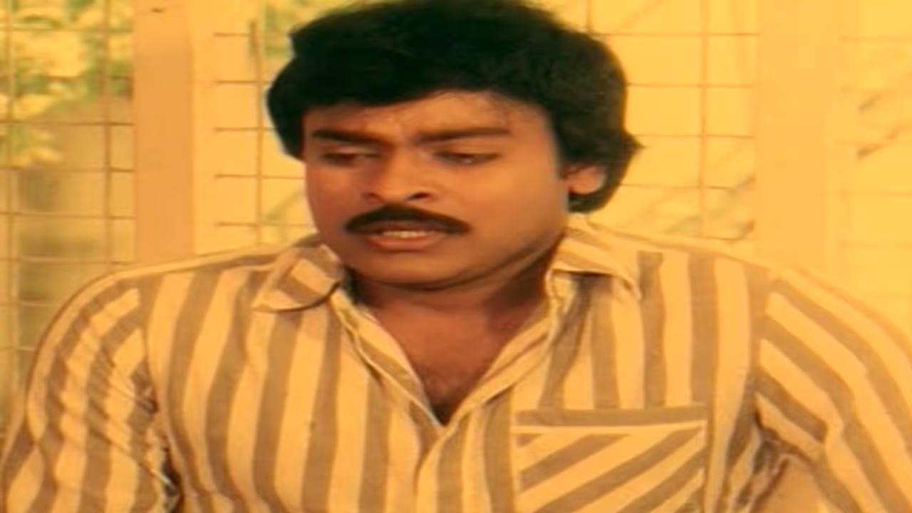 <p>మెగాస్టార్ చిరంజీవి అంతే డాన్సులు, ఫైట్స్ మాత్రమే కాదు.. 90 దశకంలో చిరు రాధా, రాధికా, సుహాసిని, విజయశాంతి లాంటి హీరోయిన్లతో పండించిన రొమాన్స్ ని అభిమానులు మరచిపోలేరు. మ్యాన్లిగా కనిపించే చిరంజీవి మహిళల్లో కూడా ఫాలోయింగ్ ఎక్కువే. </p> <p>మెగాస్టార్ చిరంజీవి అంతే డాన్సులు, ఫైట్స్ మాత్రమే కాదు.. 90 దశకంలో చిరు రాధా, రాధికా, సుహాసిని, విజయశాంతి లాంటి హీరోయిన్లతో పండించిన రొమాన్స్ ని అభిమానులు మరచిపోలేరు. మ్యాన్లిగా కనిపించే చిరంజీవి మహిళల్లో కూడా ఫాలోయింగ్ ఎక్కువే. </p>