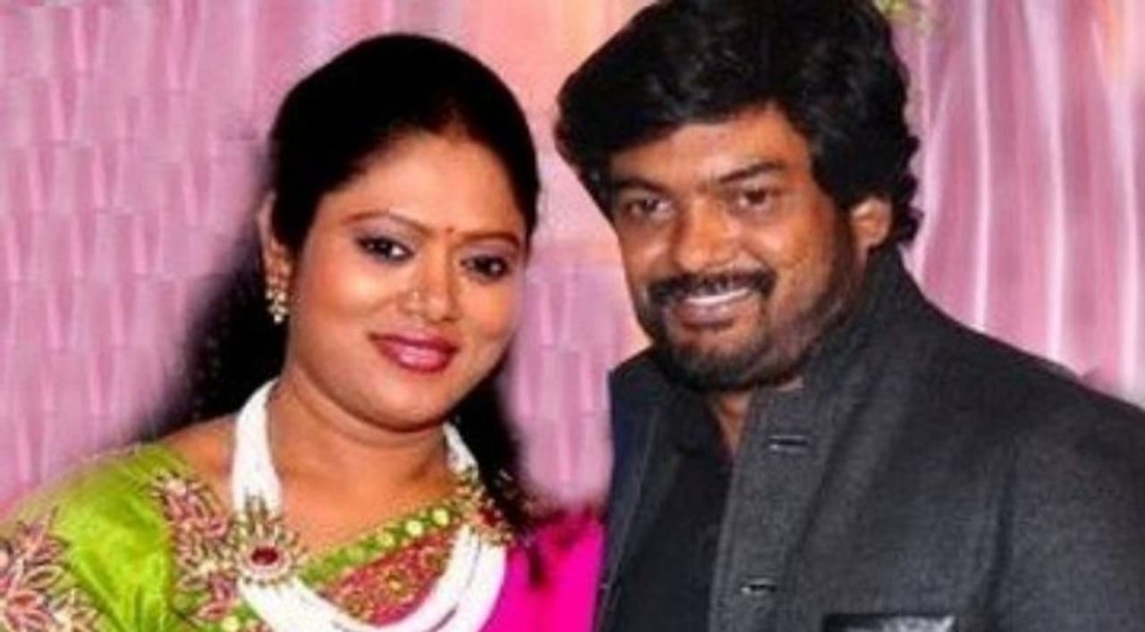 <p>డాషింగ్ డైరెక్టర్ పూరి జగన్నాధ్ జీవితంలో అనేక ఆసక్తికర సంఘటనలు జరిగాయి. పూరి మనసులో ఏదీ దాచుకునే వ్యక్తి కాదు. ఉన్నది ఉన్నట్లు చెప్పేస్తాడు. పూరి జగన్నాధ్ దర్శకత్వ శైలి కూడా మిగిలిన దర్శకులందరికంటే విభిన్నంగా ఉంటుంది. </p> <p>డాషింగ్ డైరెక్టర్ పూరి జగన్నాధ్ జీవితంలో అనేక ఆసక్తికర సంఘటనలు జరిగాయి. పూరి మనసులో ఏదీ దాచుకునే వ్యక్తి కాదు. ఉన్నది ఉన్నట్లు చెప్పేస్తాడు. పూరి జగన్నాధ్ దర్శకత్వ శైలి కూడా మిగిలిన దర్శకులందరికంటే విభిన్నంగా ఉంటుంది. </p>