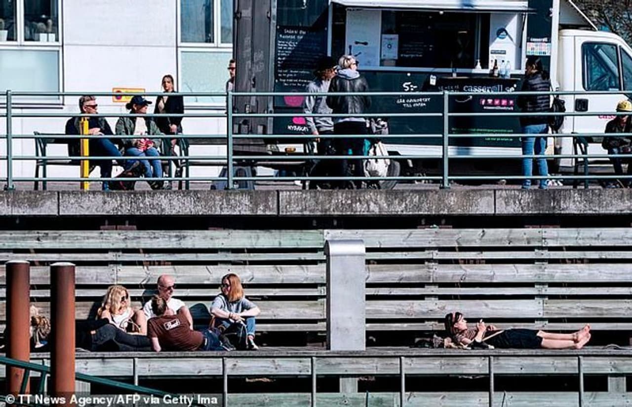 <p>ಯೂರೋಪ್ನ ಬಹುತೇಕ ರಾಷ್ಟ್ರಗಳು ಲಾಖ್ಡೌನ್ ಘೋಷಿಸಿವೆ. ಹೀಗಿರುವಾಗ ಇಲ್ಲಿನ ಸ್ವೀಡನ್ನಲ್ಲಿ ಈವರೆಗೂ ಒಟ್ಟು 1937 ಮಂದಿ ಸಾವನ್ನಪ್ಪಿದ್ದು, 16004 ಪ್ರಕರಣಗಳು ವರದಿಯಾಗಿವೆ. </p> <p>ಯೂರೋಪ್ನ ಬಹುತೇಕ ರಾಷ್ಟ್ರಗಳು ಲಾಖ್ಡೌನ್ ಘೋಷಿಸಿವೆ. ಹೀಗಿರುವಾಗ ಇಲ್ಲಿನ ಸ್ವೀಡನ್ನಲ್ಲಿ ಈವರೆಗೂ ಒಟ್ಟು 1937 ಮಂದಿ ಸಾವನ್ನಪ್ಪಿದ್ದು, 16004 ಪ್ರಕರಣಗಳು ವರದಿಯಾಗಿವೆ. </p>