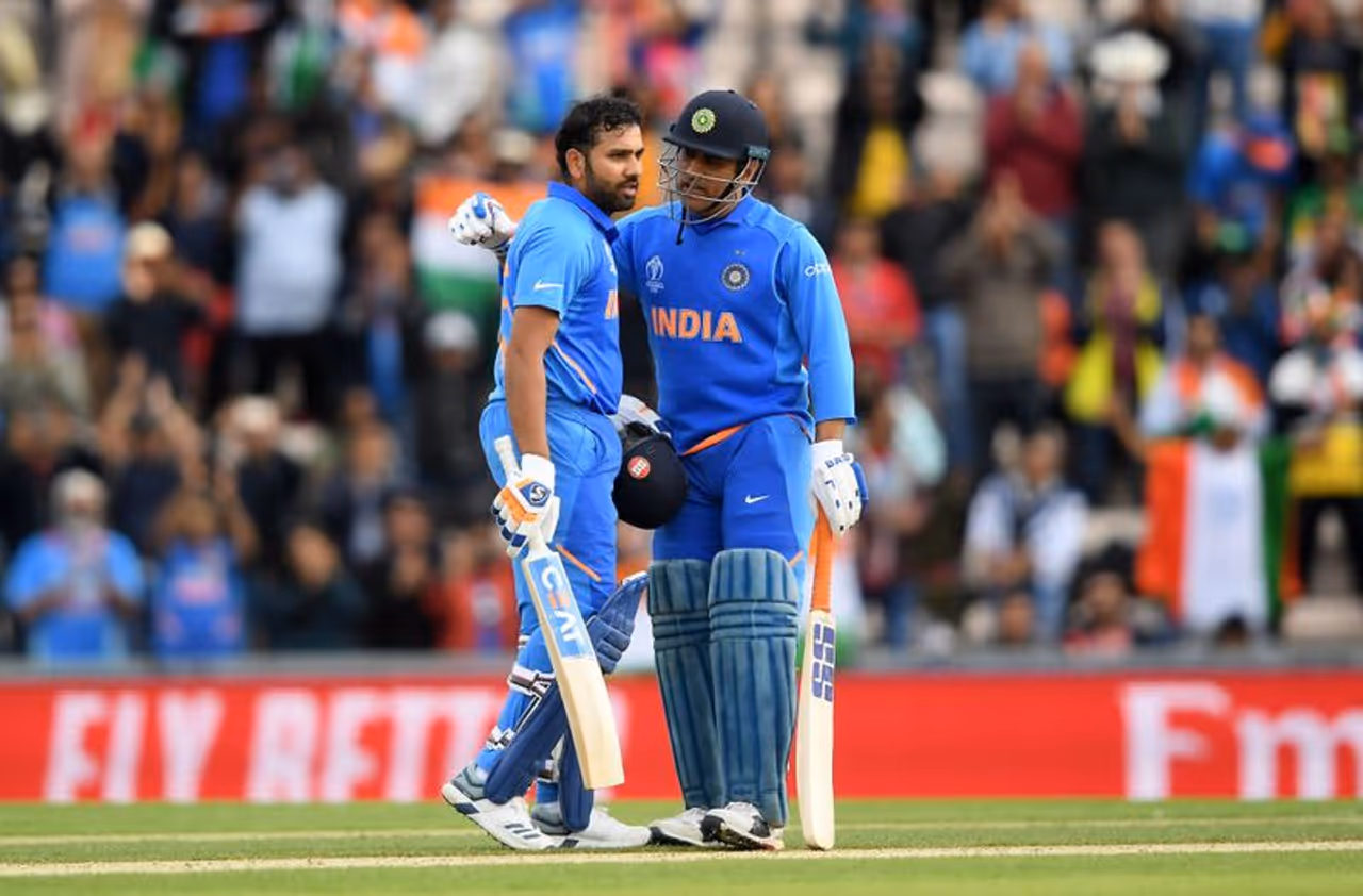 <p>According to reports, the clash erupted between Dhoni and Rohit fans after the former announced his retirement from international cricket on August 15.</p>