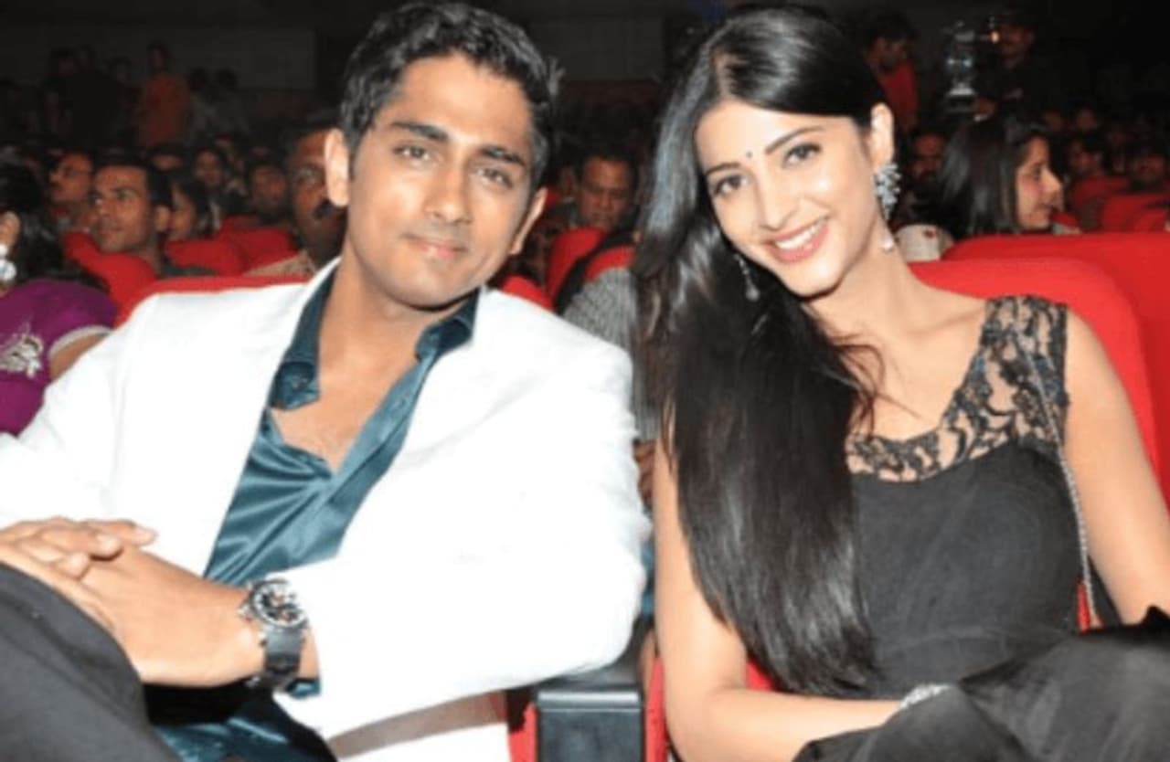 <p>Tamil star Siddharth, who was loved in Bollywood movie Rang De Basanti, was once in love with Shruti Haasan. During that time, news of him dating Soha Ali Khan was also grabbing the headlines, but his famous love story was with Kamal Haasan's elder daughter Shruti Haasan. And later Samantha Akkineni.&nbsp;<br />&nbsp;</p>