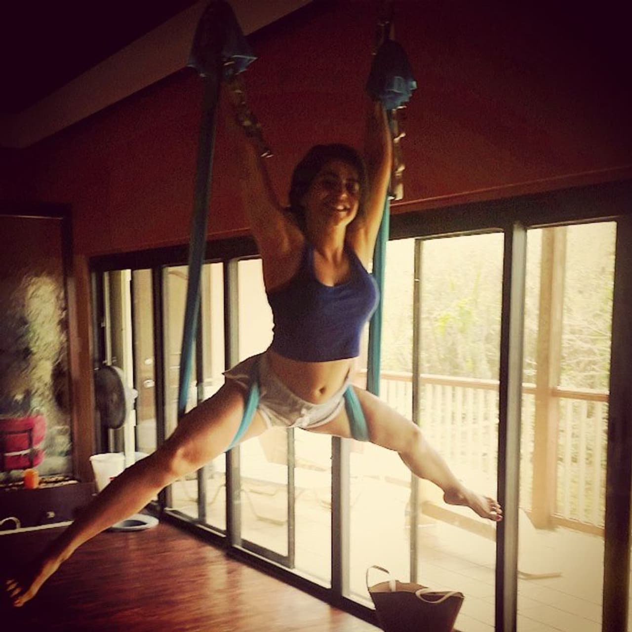 <p>(Courtesy:instagram) అందాల భామ షెనాజ్ మోడల్ గా కెరీర్ పారంభించింది.&nbsp;</p>