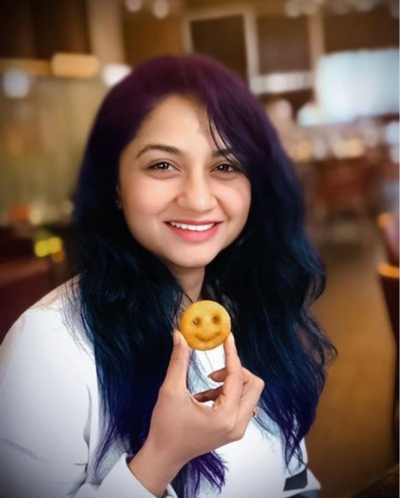 <p>ರಜಿನಿ ಸದಾ ನಗು ಮುಖದ ಹೆಣ್ಣು, ಬಣ್ಣದ ಲೋಕದಲ್ಲಿ ಆಕೆಯನ್ನು ಸ್ಮೈಲಿಂಗ್ ಗರ್ಲ್ ಎಂದು ಕರೆಯುತ್ತಾರೆ.</p> <p>ರಜಿನಿ ಸದಾ ನಗು ಮುಖದ ಹೆಣ್ಣು, ಬಣ್ಣದ ಲೋಕದಲ್ಲಿ ಆಕೆಯನ್ನು ಸ್ಮೈಲಿಂಗ್ ಗರ್ಲ್ ಎಂದು ಕರೆಯುತ್ತಾರೆ.</p>