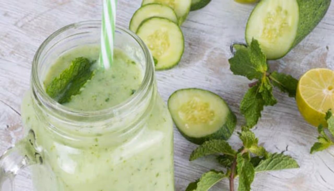 <p><strong>ప్రస్తుత కాలంలో అధిక బరువుతో బాధపడేవారి సంఖ్య చాలా ఎక్కువగా ఉందనే చెప్పాలి. అధిక బరువు ఒబేసిటీకి దారి తీస్తుంది. ఈ ఓబేసిటీ కారణంగా.. అనేక ఆరోగ్య సమస్యలు వచ్చే ప్రమాదం ఉంది. ఒక్కసారి ఒబేసిటీ దరిచేరితే.. తెలీకుండానే.. బరువు బాగా పెరిపోతారు. శరీరంలో కొవ్వు కూడా పెరిగిపోతుంది. </strong></p> <p><strong>ప్రస్తుత కాలంలో అధిక బరువుతో బాధపడేవారి సంఖ్య చాలా ఎక్కువగా ఉందనే చెప్పాలి. అధిక బరువు ఒబేసిటీకి దారి తీస్తుంది. ఈ ఓబేసిటీ కారణంగా.. అనేక ఆరోగ్య సమస్యలు వచ్చే ప్రమాదం ఉంది. ఒక్కసారి ఒబేసిటీ దరిచేరితే.. తెలీకుండానే.. బరువు బాగా పెరిపోతారు. శరీరంలో కొవ్వు కూడా పెరిగిపోతుంది. </strong></p>