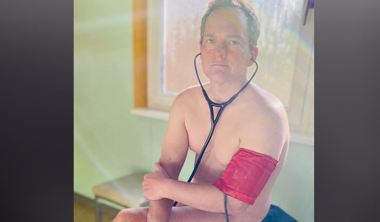 <p>ಪಾಕಿಸ್ತಾನದಲ್ಲಿ ಹಲವಾರು ವೈದ್ಯರು ಕೊರೋನಾ ವಿರುದ್ಧ ಹೋರಾಡಲು ಉಚಿತ ಪಿಪಿಇ ಕಿಟ್ ಕೊಡಲಿಲ್ಲವೆಂದು ತಮ್ಮ ಕೆಲಸವನ್ನೇ ಬಿಟ್ಟಿದ್ದಾರೆ. ಆದರೀಗ ಜರ್ಮನ್ನಲ್ಲಿ ವೈದ್ಯರು ಈ ಸಮಸ್ಯೆ ನಿವಾರಿಸಲು ವಿಭಿನ್ನ ಹಾದಿ ಕಂಡುಕೊಂಡಿದ್ದಾರೆ.</p> <p>ಪಾಕಿಸ್ತಾನದಲ್ಲಿ ಹಲವಾರು ವೈದ್ಯರು ಕೊರೋನಾ ವಿರುದ್ಧ ಹೋರಾಡಲು ಉಚಿತ ಪಿಪಿಇ ಕಿಟ್ ಕೊಡಲಿಲ್ಲವೆಂದು ತಮ್ಮ ಕೆಲಸವನ್ನೇ ಬಿಟ್ಟಿದ್ದಾರೆ. ಆದರೀಗ ಜರ್ಮನ್ನಲ್ಲಿ ವೈದ್ಯರು ಈ ಸಮಸ್ಯೆ ನಿವಾರಿಸಲು ವಿಭಿನ್ನ ಹಾದಿ ಕಂಡುಕೊಂಡಿದ್ದಾರೆ.</p>