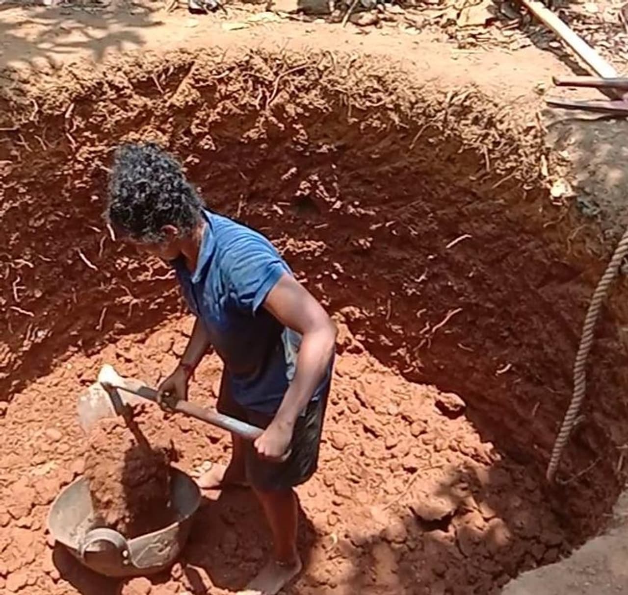 <p>ಎಲ್ಲ ಸರಿಯಾಗಿದ್ದರೆ, ಅಕ್ಷತಾ&nbsp;ಥೈವಾನ್‌ನಲ್ಲಿ ಈಗ ನಡೆಯಬೇಕಾಗಿದ್ದ ಅಂತಾರಾಷ್ಟ್ರೀಯ ಪವರ್‌ ಲಿಫ್ಟಿಂಗ್‌ ಕೂಟದಲ್ಲಿ ಭಾಗವಹಿಸಬೇಕಾಗಿತ್ತು. ಆದರೆ ಲಾಕ್‌ಡೌನ್‌ನಿಂದಾಗಿ ಅತ್ತ ಥೈವಾನೂ ಇಲ್ಲ, ಇತ್ತ ಪ್ರಾಕ್ಟೀಸೂ ಇಲ್ಲ, ಜಿಮ್ಮಿಗೂ ಹೋಗಲಿಕ್ಕಿಲ್ಲ ಇಲ್ಲ, ಫಿಟ್ನೆಸ್‌ ವರ್ಕೌಟೂ ಮಾಡುವಂತಿಲ್ಲ.</p>