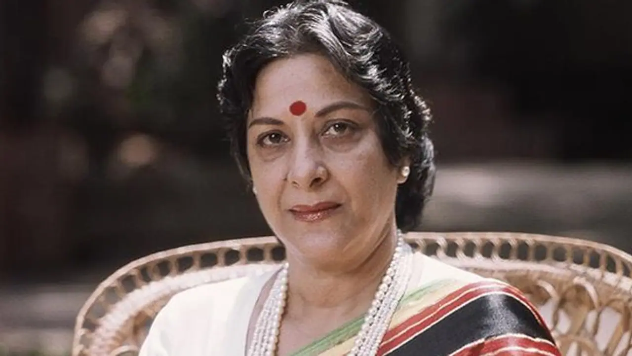 <p><strong>నర్గీస్ దత్:</strong> బాలీవుడ్ లెజండరీ నటి నర్గీస్ దత్ 1981లో క్యాన్సర్‌తో కన్నుమూశారు. సరిగ్గా కుమారుడు సంజయ్ దత్ హీరోగా అరంగేట్రం చేసిన తొలి సినిమా రాకీ మూడు రోజుల్లో విడుదలవుతుందనగా ఆమె మరణించడం దిగ్భ్రాంతికరం.&nbsp;</p>