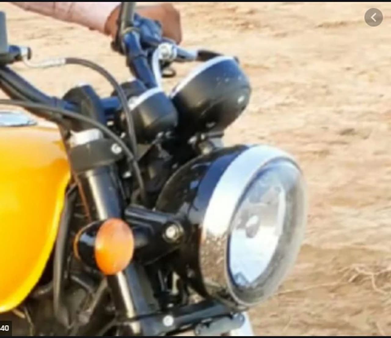 <p>യുവാക്കളെ ആകർഷിക്കുന്ന ക്ലാസിക്ക് രൂപഗുണവും മോഡേൺ ലുക്കും ഒരുപോലെ ചേർത്ത കൂടുതൽ സ്പോർട്ടിയായ ഡിസൈന്. </p> <p>യുവാക്കളെ ആകർഷിക്കുന്ന ക്ലാസിക്ക് രൂപഗുണവും മോഡേൺ ലുക്കും ഒരുപോലെ ചേർത്ത കൂടുതൽ സ്പോർട്ടിയായ ഡിസൈന്. </p>