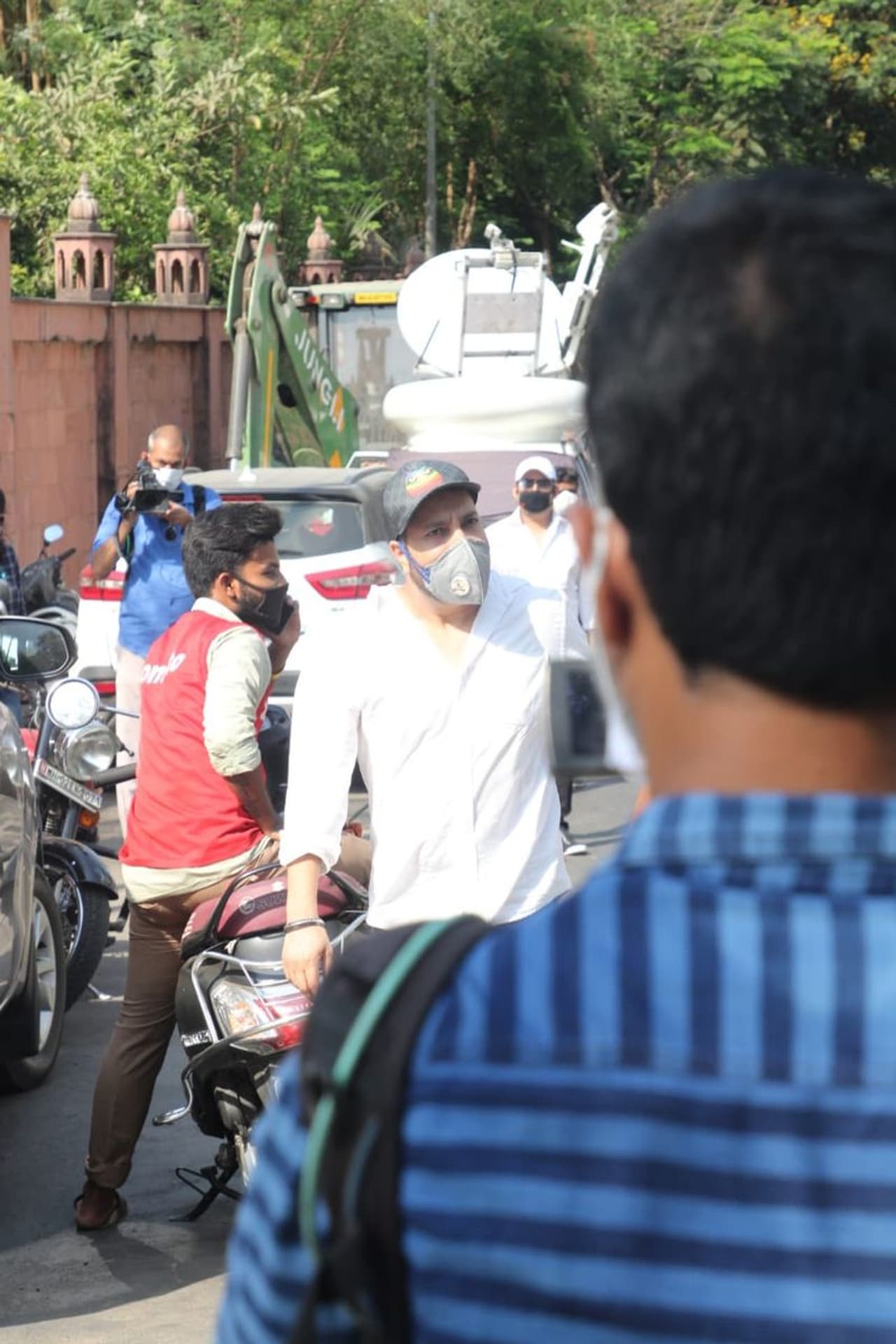 <p>Irfan Khan Last Rites Photos</p> <p>Irfan Khan Last Rites Photos</p>