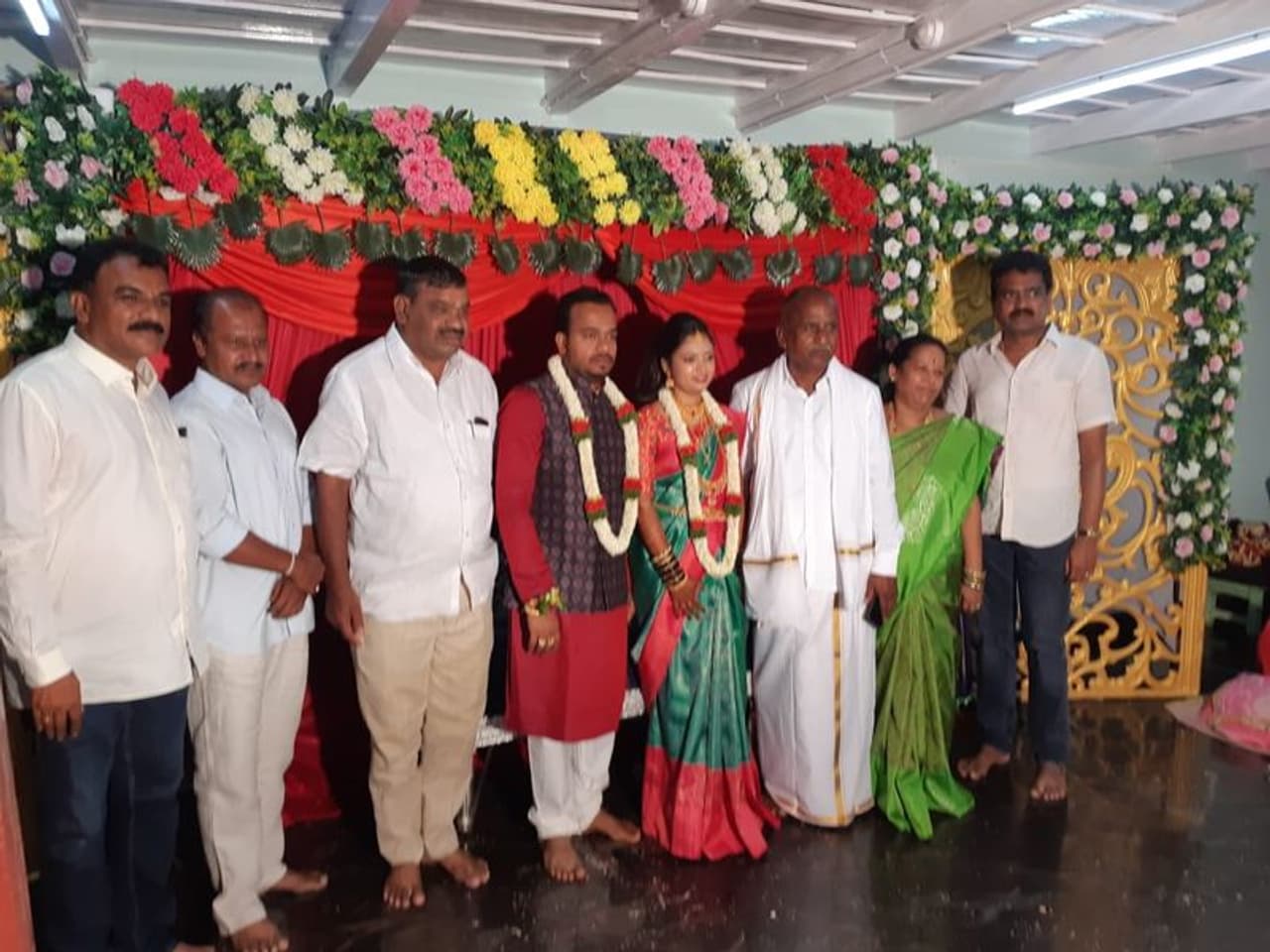 <p>ಬೆಲಗೂರಿನಲ್ಲಿ ಮಾಜಿ ಶಾಸಕ ಬಿ.ಜಿ.ಗೋವಿಂದಪ್ಪ ಪುತ್ರನ ವಿವಾಹ ನೆರವೇರಿದೆ.</p> <p>ಬೆಲಗೂರಿನಲ್ಲಿ ಮಾಜಿ ಶಾಸಕ ಬಿ.ಜಿ.ಗೋವಿಂದಪ್ಪ ಪುತ್ರನ ವಿವಾಹ ನೆರವೇರಿದೆ.</p>