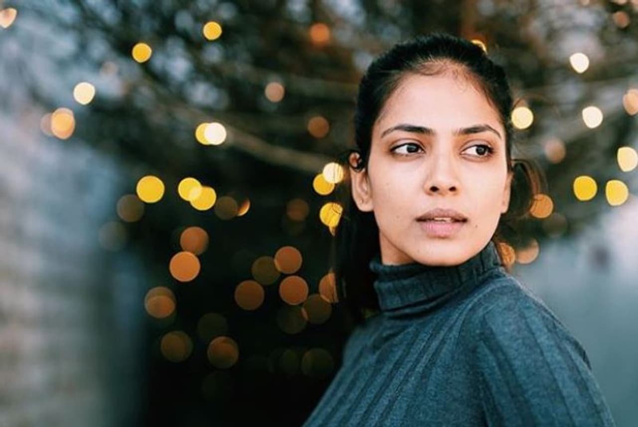 <p>ಮಾಳವಿಕಾ ಮೋಹನ್ ಹುಟ್ಟಿದ್ದು ಕೇರಳದಲ್ಲಿ 1992ರಲ್ಲಿ ಆದರೆ ಬೆಳೆದಿದ್ದು ಮುಂಬೈನಲ್ಲಿ.</p> <p>ಮಾಳವಿಕಾ ಮೋಹನ್ ಹುಟ್ಟಿದ್ದು ಕೇರಳದಲ್ಲಿ 1992ರಲ್ಲಿ ಆದರೆ ಬೆಳೆದಿದ್ದು ಮುಂಬೈನಲ್ಲಿ.</p>