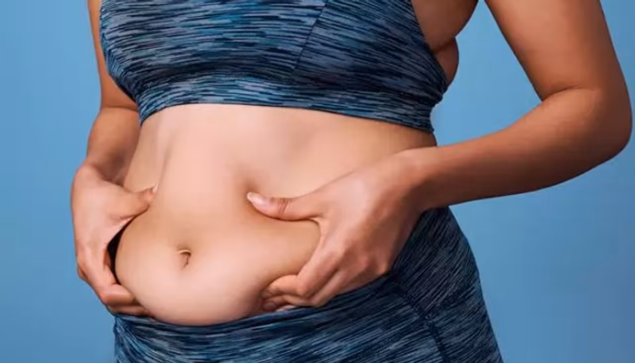 <p>ಆರೋಗ್ಯಕರವಾಗಿ ಬೊಜ್ಜು ಕರಗಿಸ್ಬೇಕು ಅಂದರೆ ನಾವು ಸೇವಿಸೋ ಆಹಾರದಲ್ಲೇ ಅಲ್ಪಸ್ವಲ್ಪ ಬದಲಾವಣೆ ಮಾಡಿದರೆ ಸಾಕು.</p> <p>ಆರೋಗ್ಯಕರವಾಗಿ ಬೊಜ್ಜು ಕರಗಿಸ್ಬೇಕು ಅಂದರೆ ನಾವು ಸೇವಿಸೋ ಆಹಾರದಲ್ಲೇ ಅಲ್ಪಸ್ವಲ್ಪ ಬದಲಾವಣೆ ಮಾಡಿದರೆ ಸಾಕು.</p>