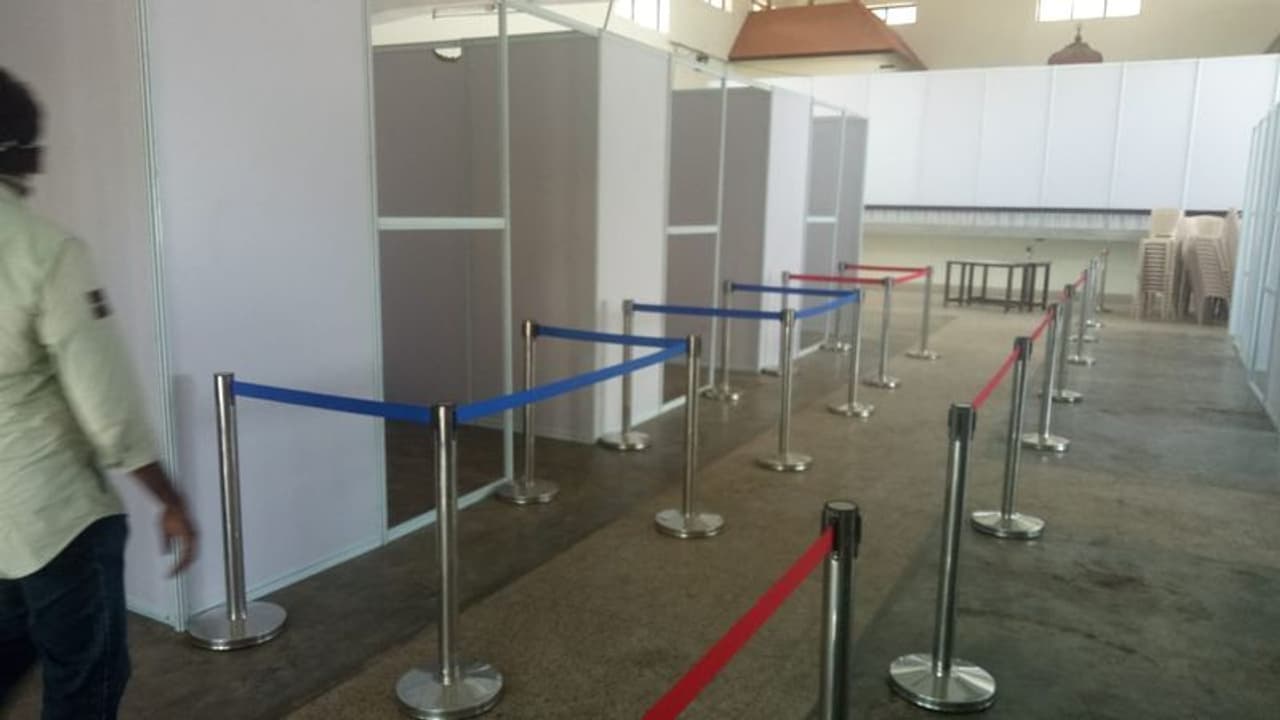 <p><span style="font size:16px;"><strong>കളയിക്കാവിള, തിരുവനന്തപുരം :</strong></span> &nbsp;തമിഴ്നാട്ടില്‍ നിന്നും കേരളത്തിലേക്ക് വരുന്ന മലയാളികളെ കളയിക്കാവിളയില്‍ പരിശോധിക്കും. &nbsp;12 ഡോക്ടര്‍മാരെ ഇതിനായി നിയോഗിച്ചു.&nbsp;</p>